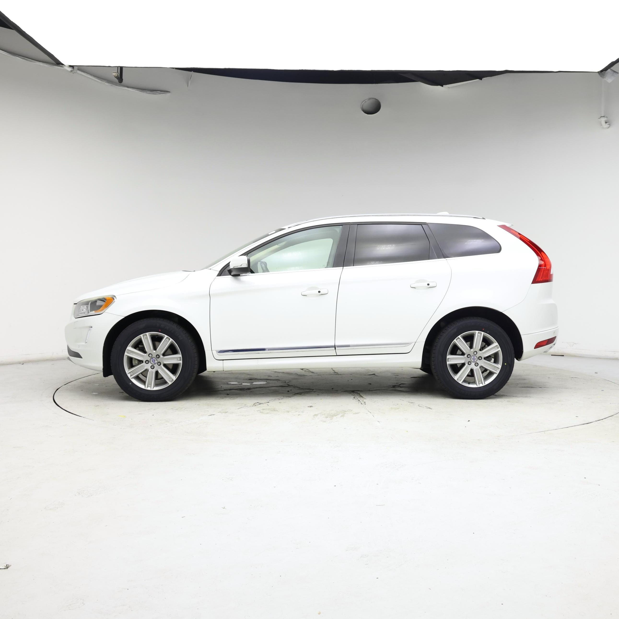 Thumbnail: 2017 Volvo XC60 - 3