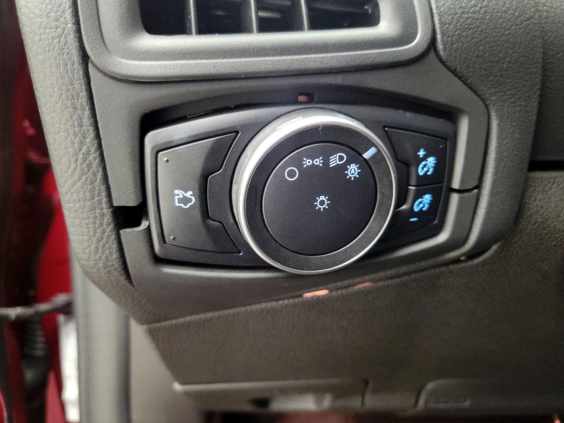 Thumbnail: 2016 Ford Focus - 13
