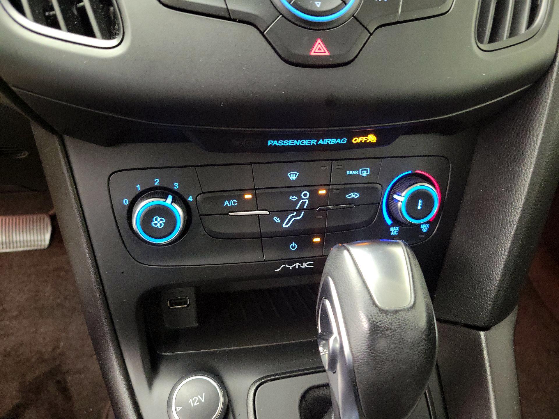 Thumbnail: 2016 Ford Focus - 16