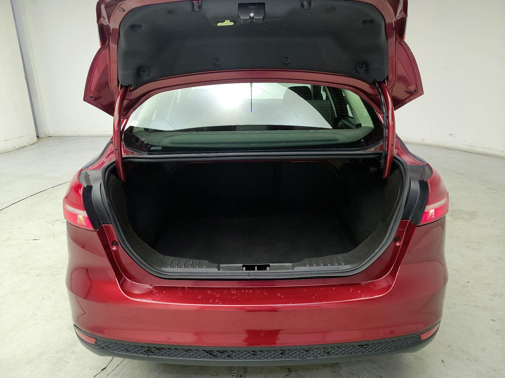 Thumbnail: 2016 Ford Focus - 20