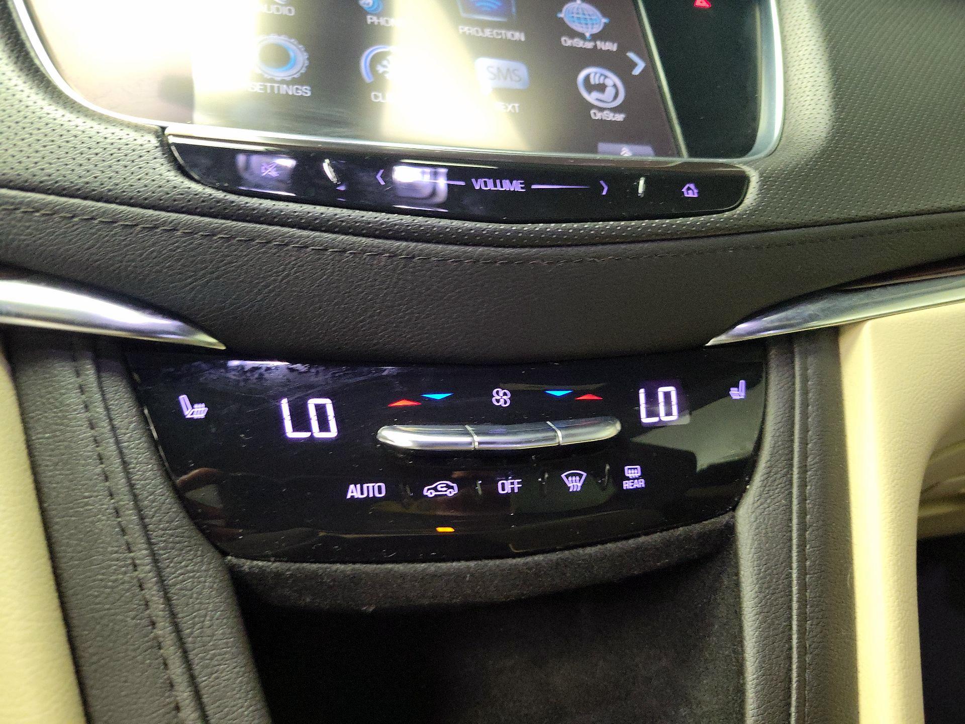 Thumbnail: 2019 Cadillac XT5 - 17