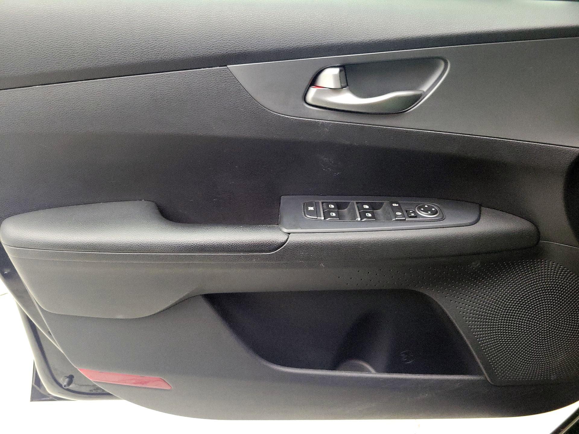 Thumbnail: 2021 Kia Forte - 12
