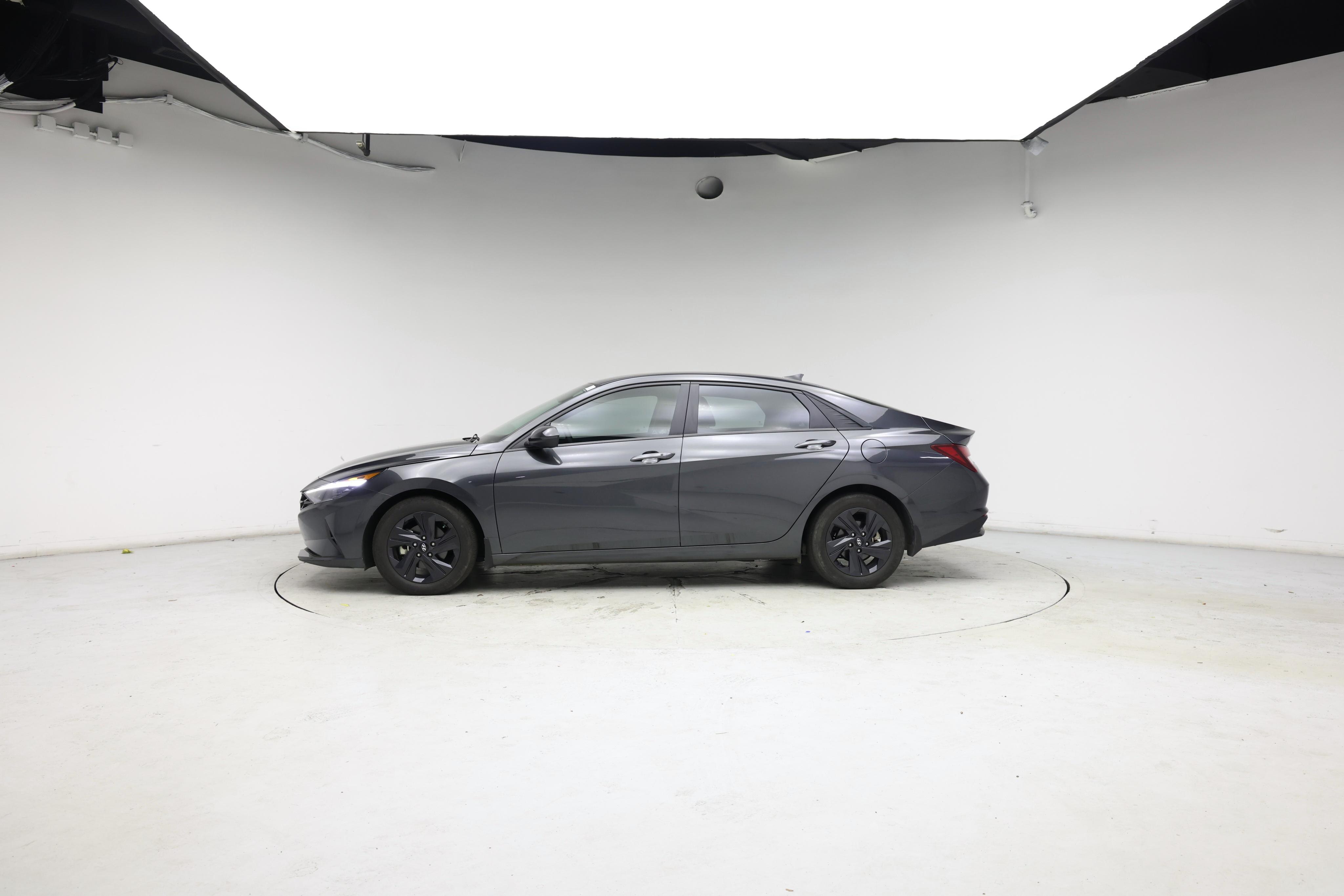 Thumbnail: 2023 Hyundai Elantra - 3