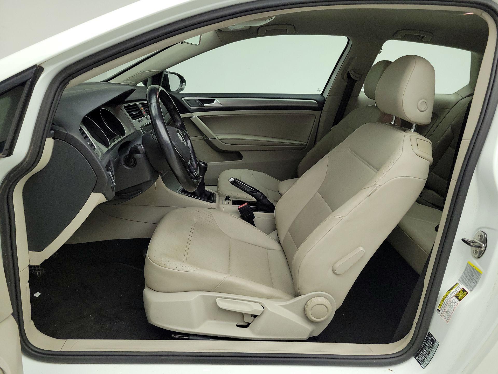Thumbnail: 2015 Volkswagen Golf - 11