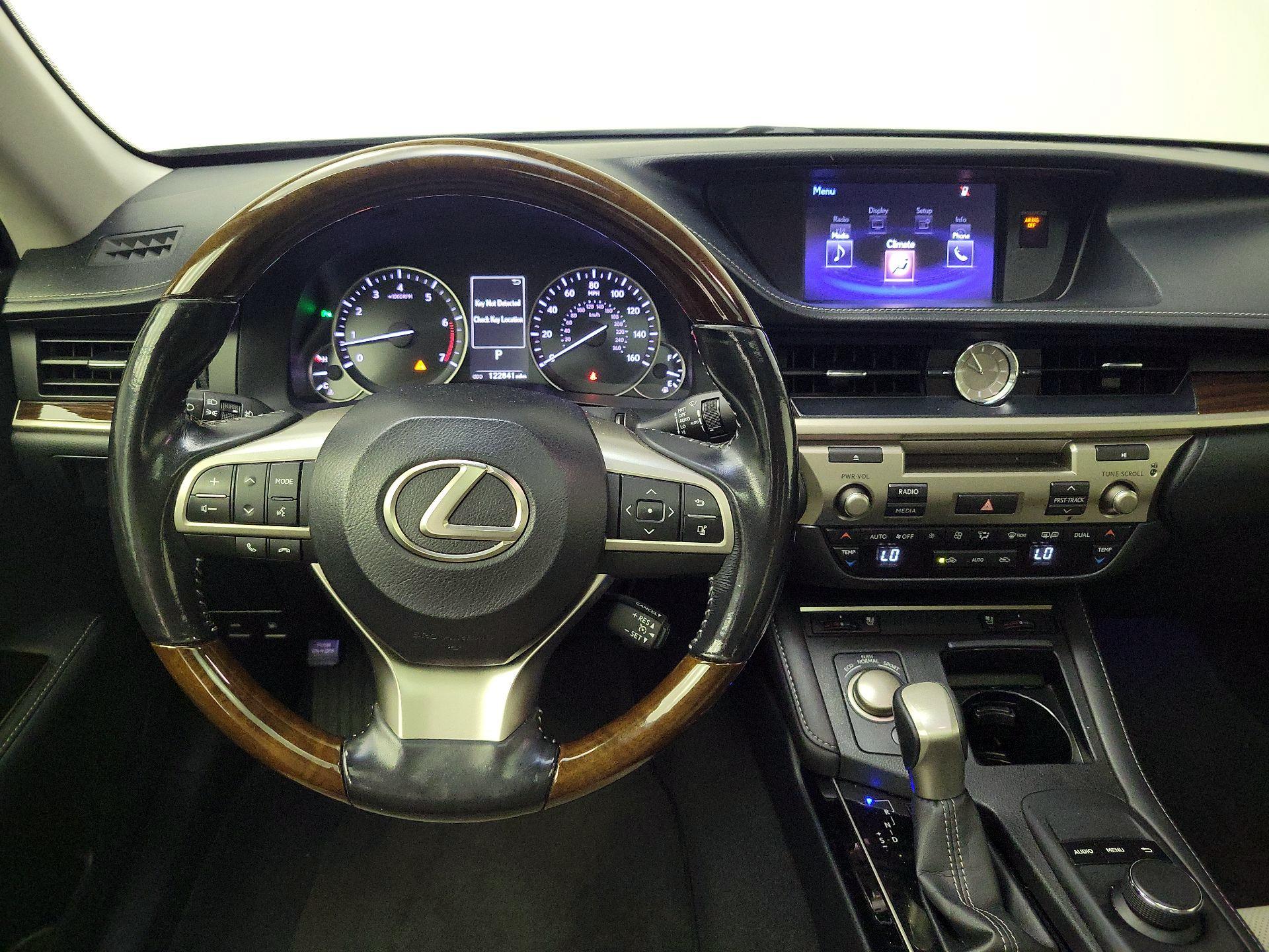 Thumbnail: 2016 Lexus ES - 10