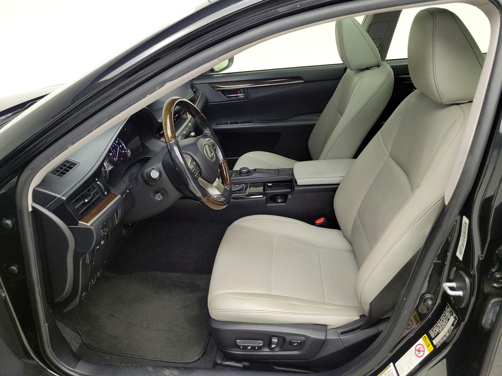 Thumbnail: 2016 Lexus ES - 11