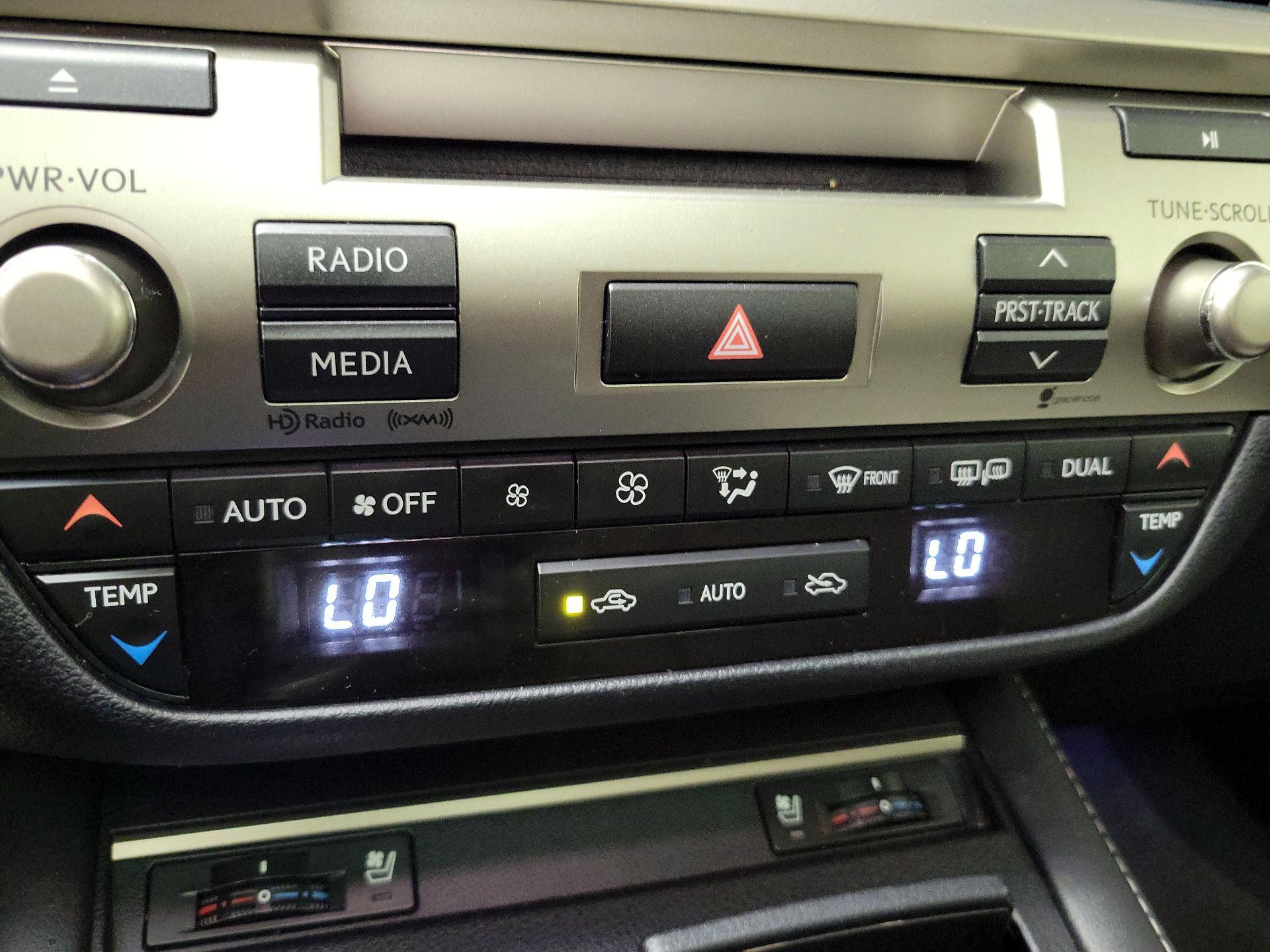 Thumbnail: 2016 Lexus ES - 16