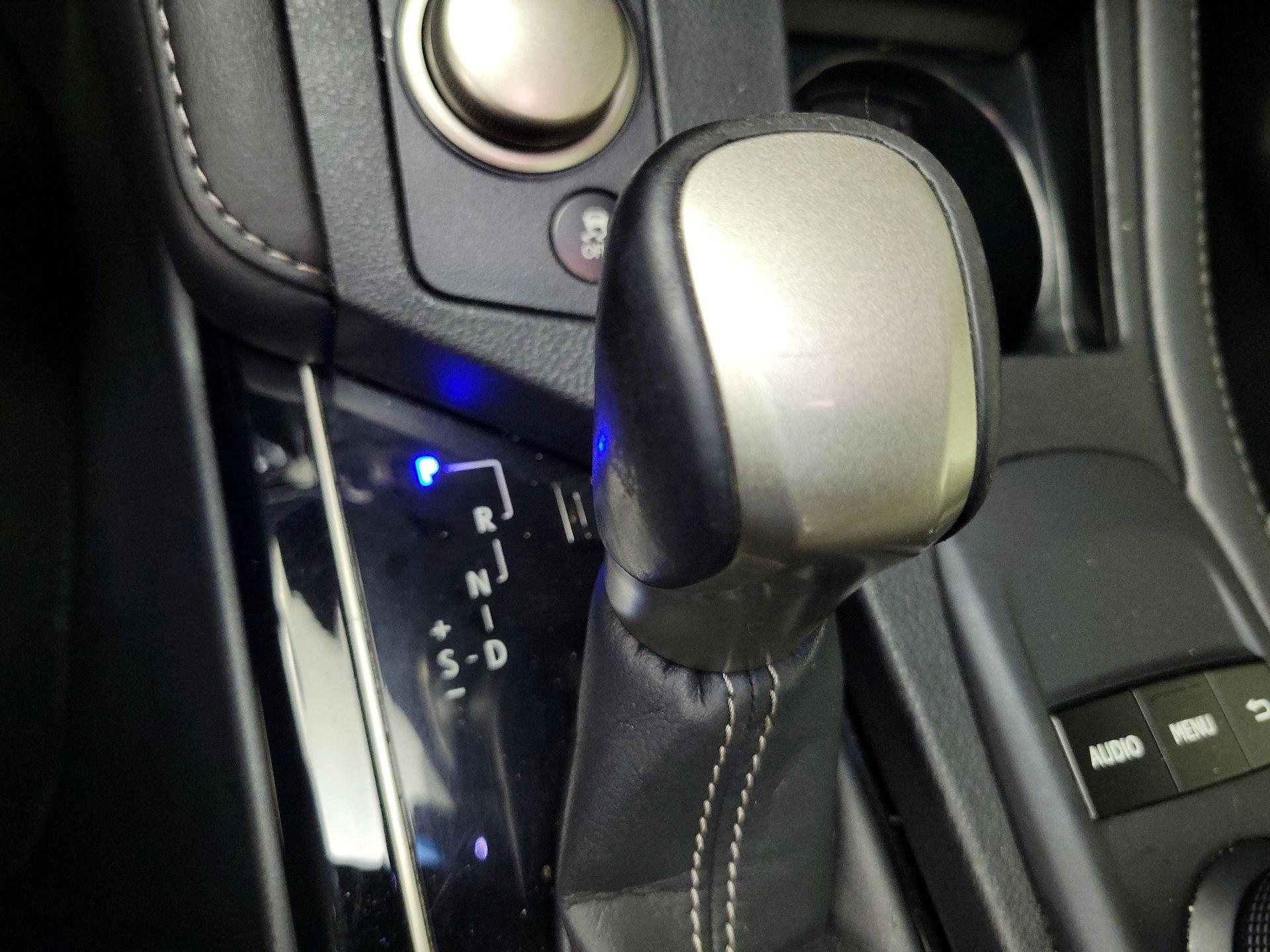 Thumbnail: 2016 Lexus ES - 17