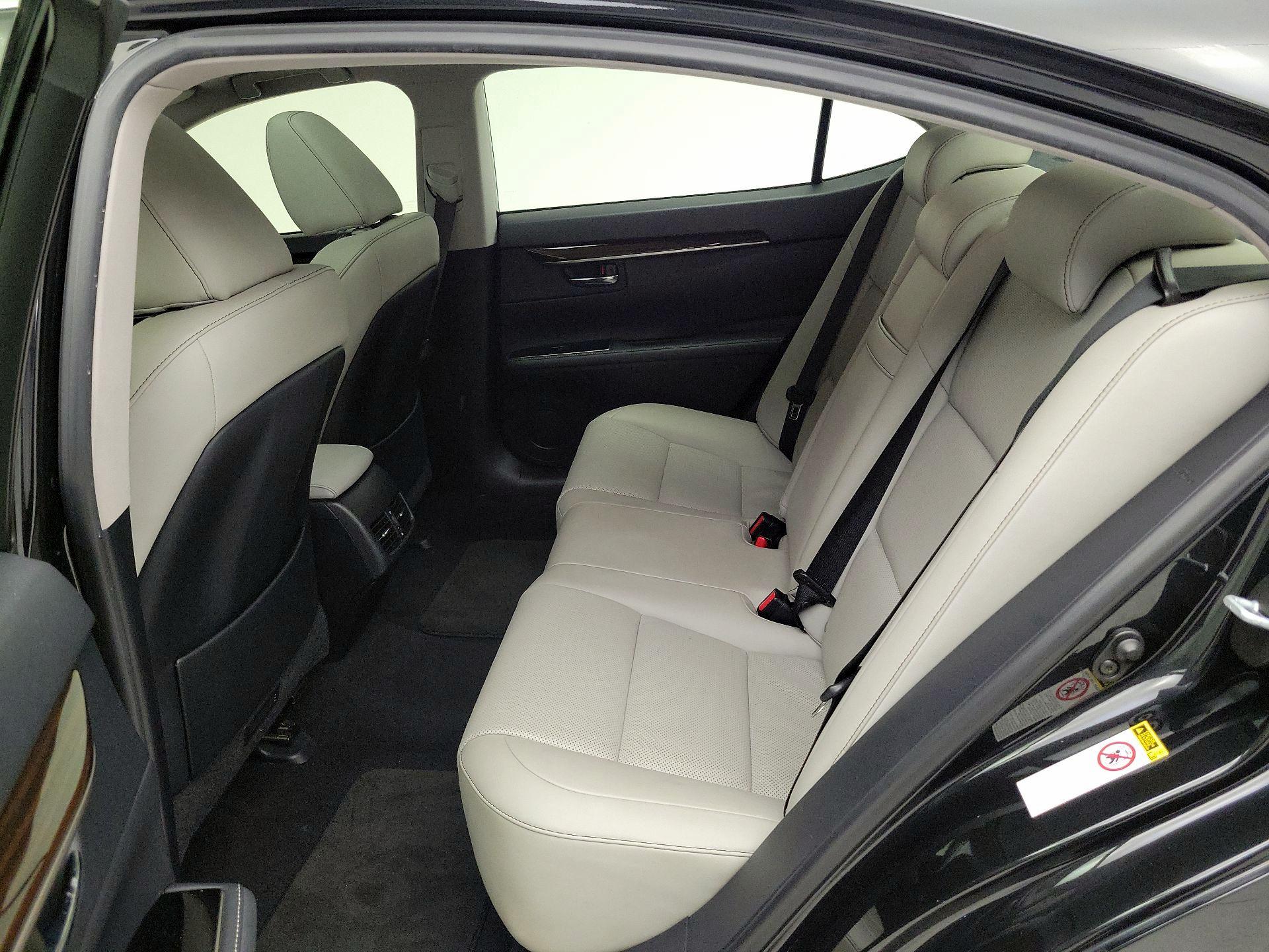 Thumbnail: 2016 Lexus ES - 20