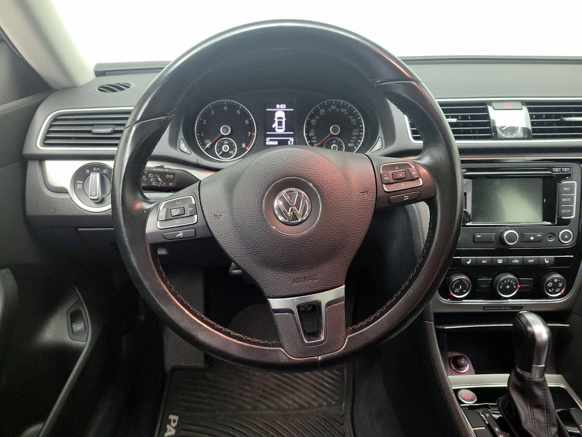 Thumbnail: 2015 Volkswagen Passat - 10