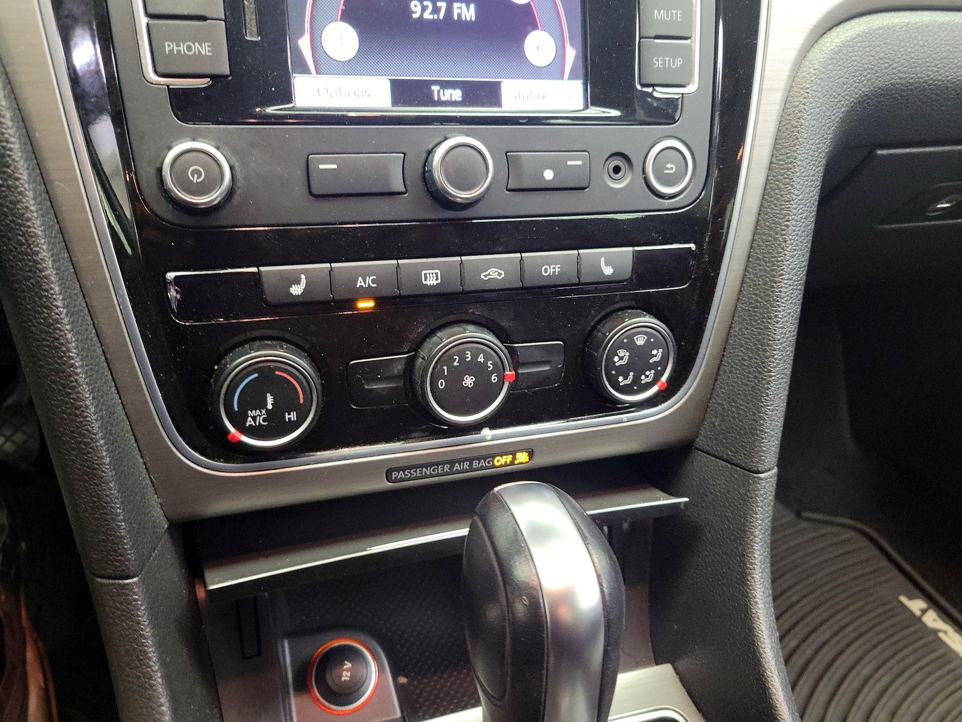 Thumbnail: 2015 Volkswagen Passat - 16