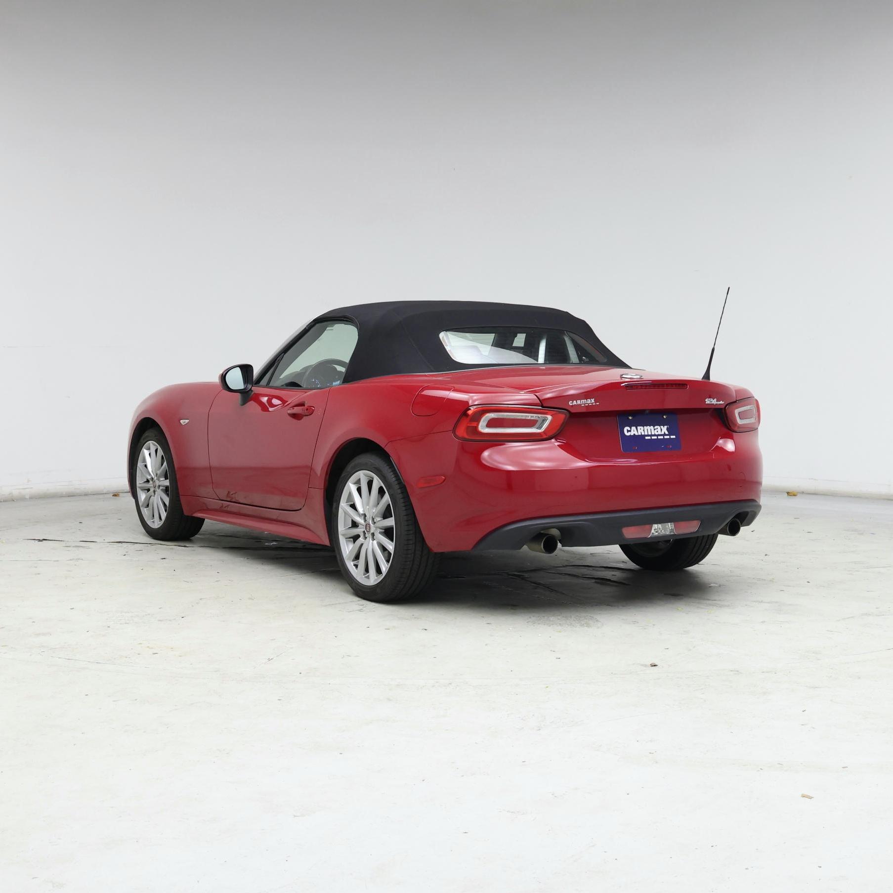 Thumbnail: 2017 Fiat 124 Spider - 2