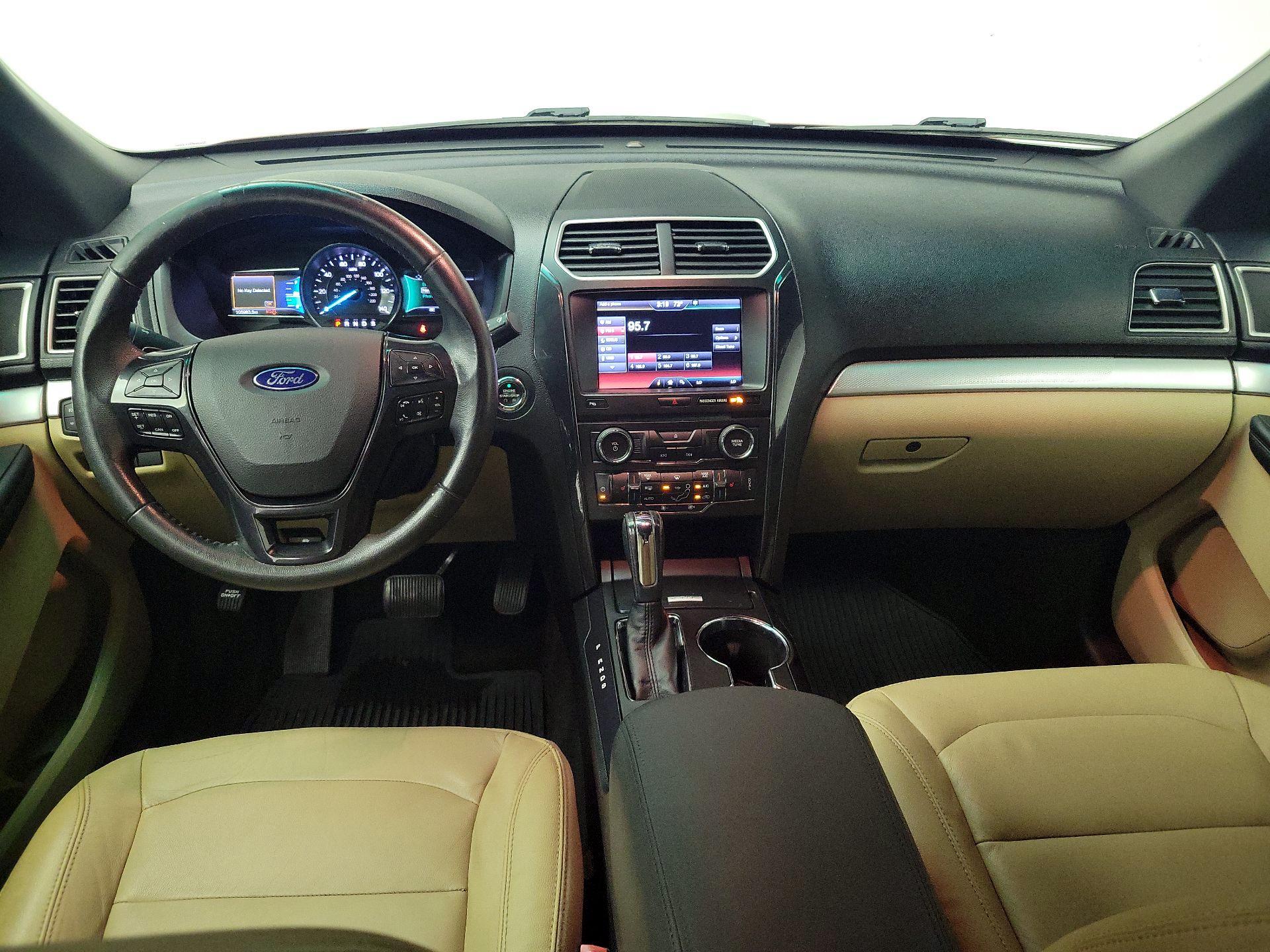 Thumbnail: 2016 Ford Explorer - 9