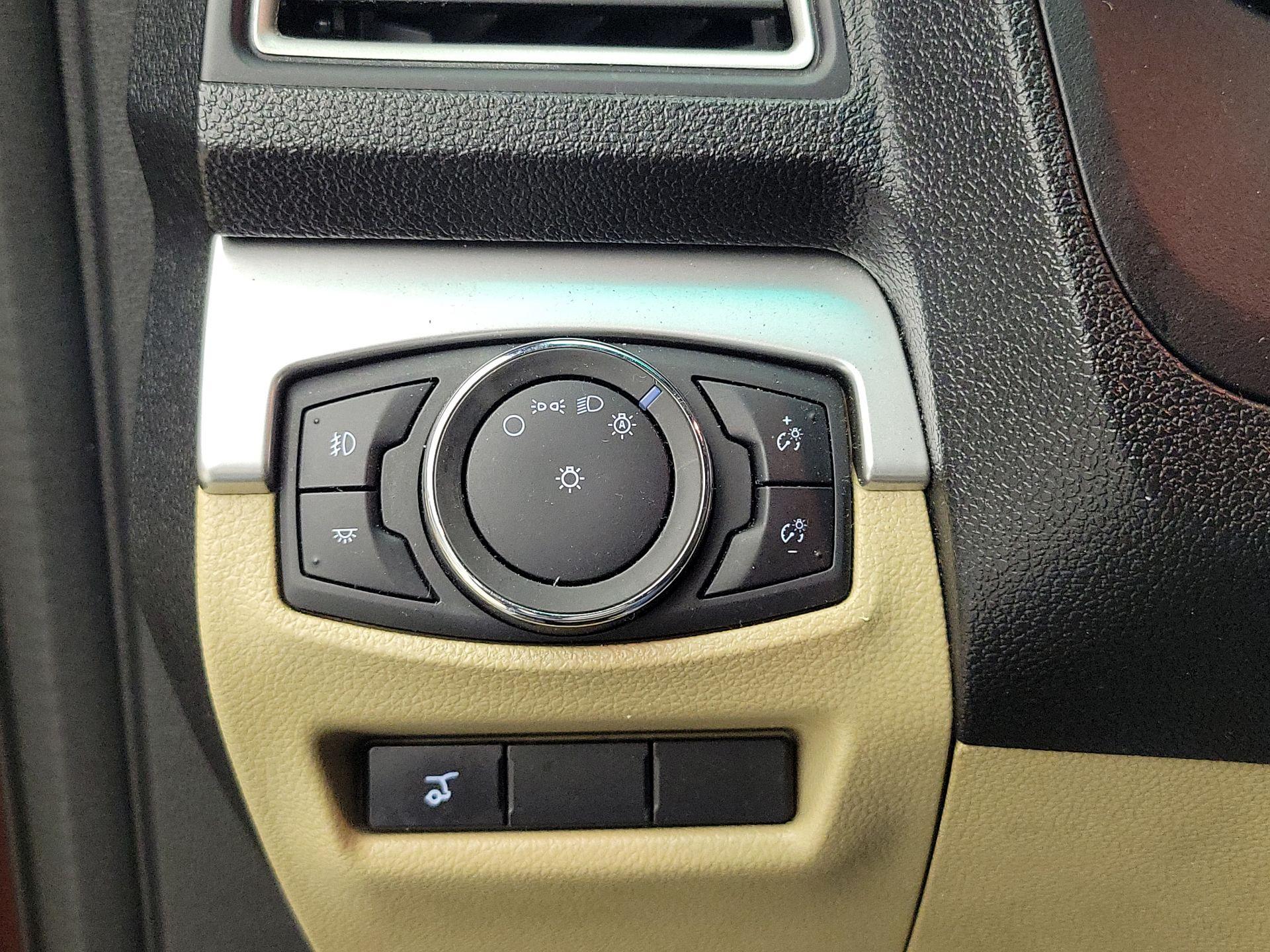 Thumbnail: 2016 Ford Explorer - 13