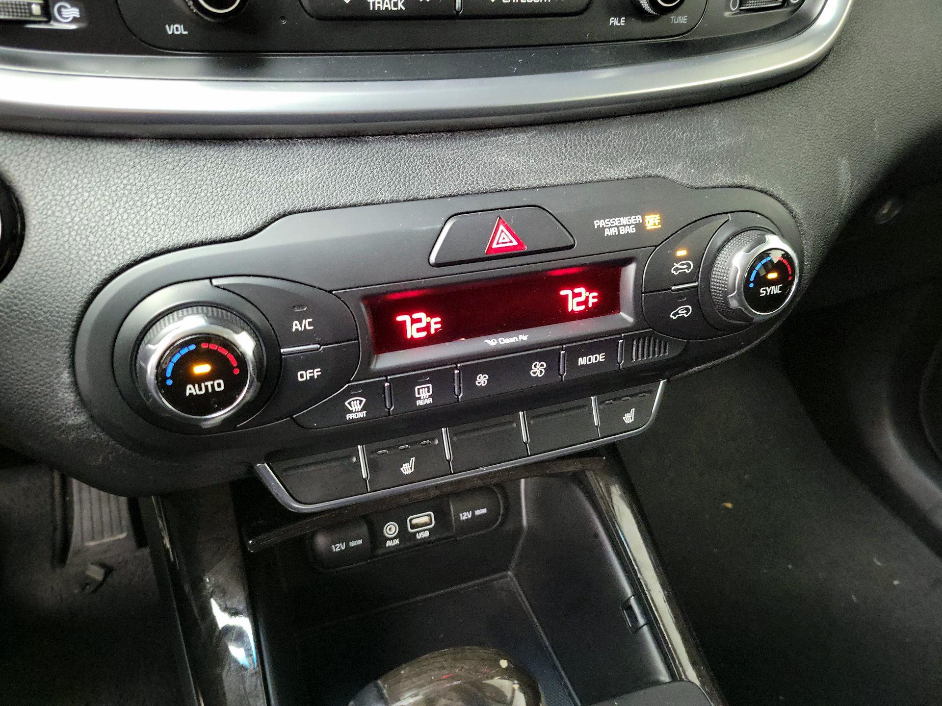 Thumbnail: 2016 Kia Sorento - 16