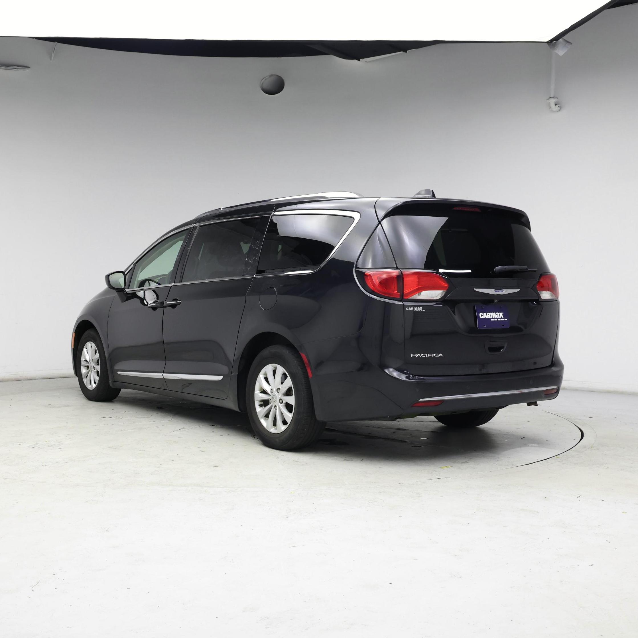 Thumbnail: 2018 Chrysler Pacifica - 2