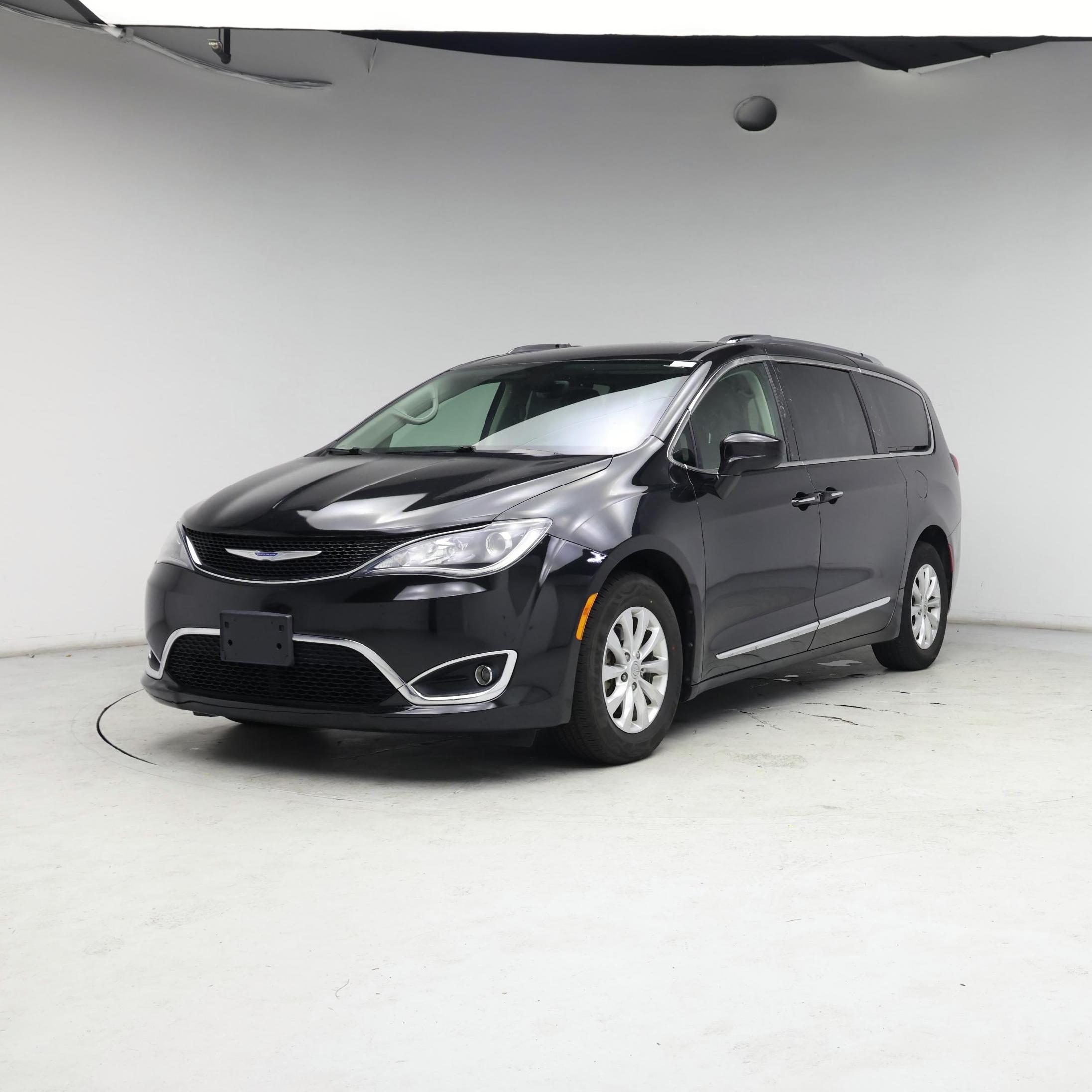 Thumbnail: 2018 Chrysler Pacifica - 4