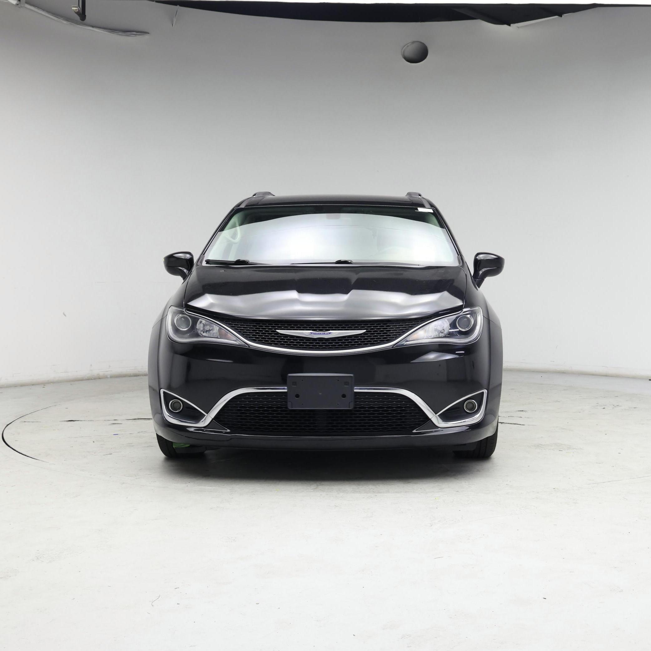Thumbnail: 2018 Chrysler Pacifica - 5