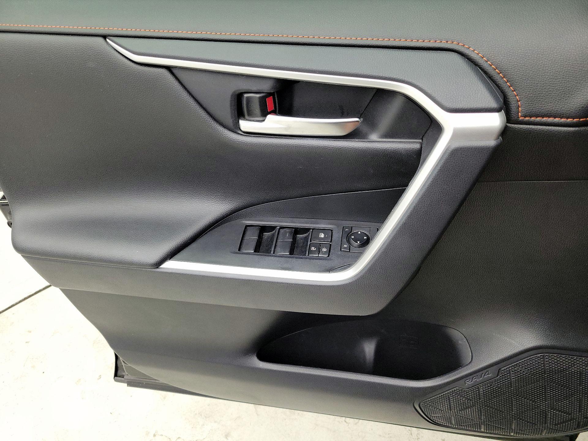 Thumbnail: 2019 Toyota RAV4 - 13