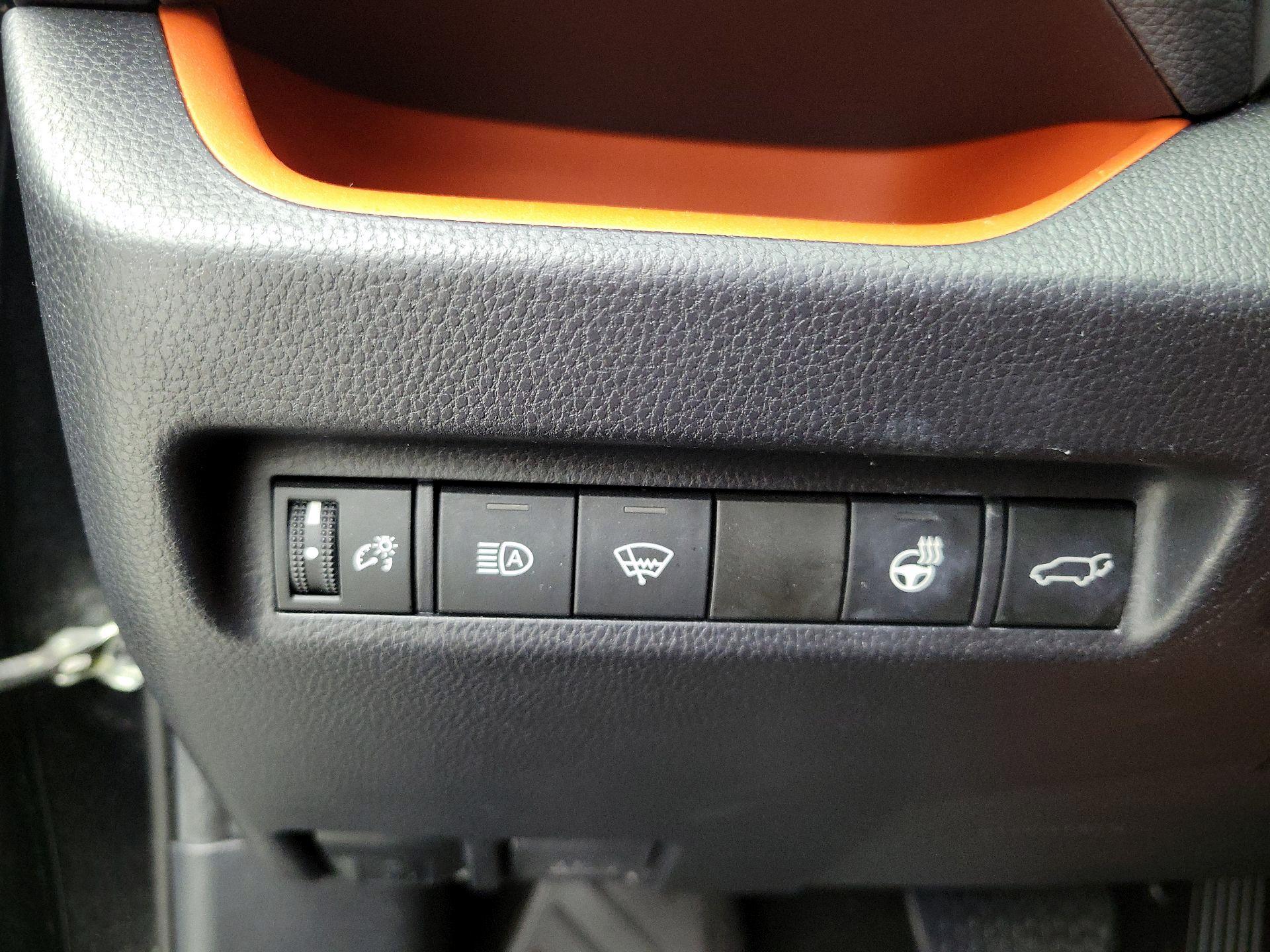 Thumbnail: 2019 Toyota RAV4 - 14