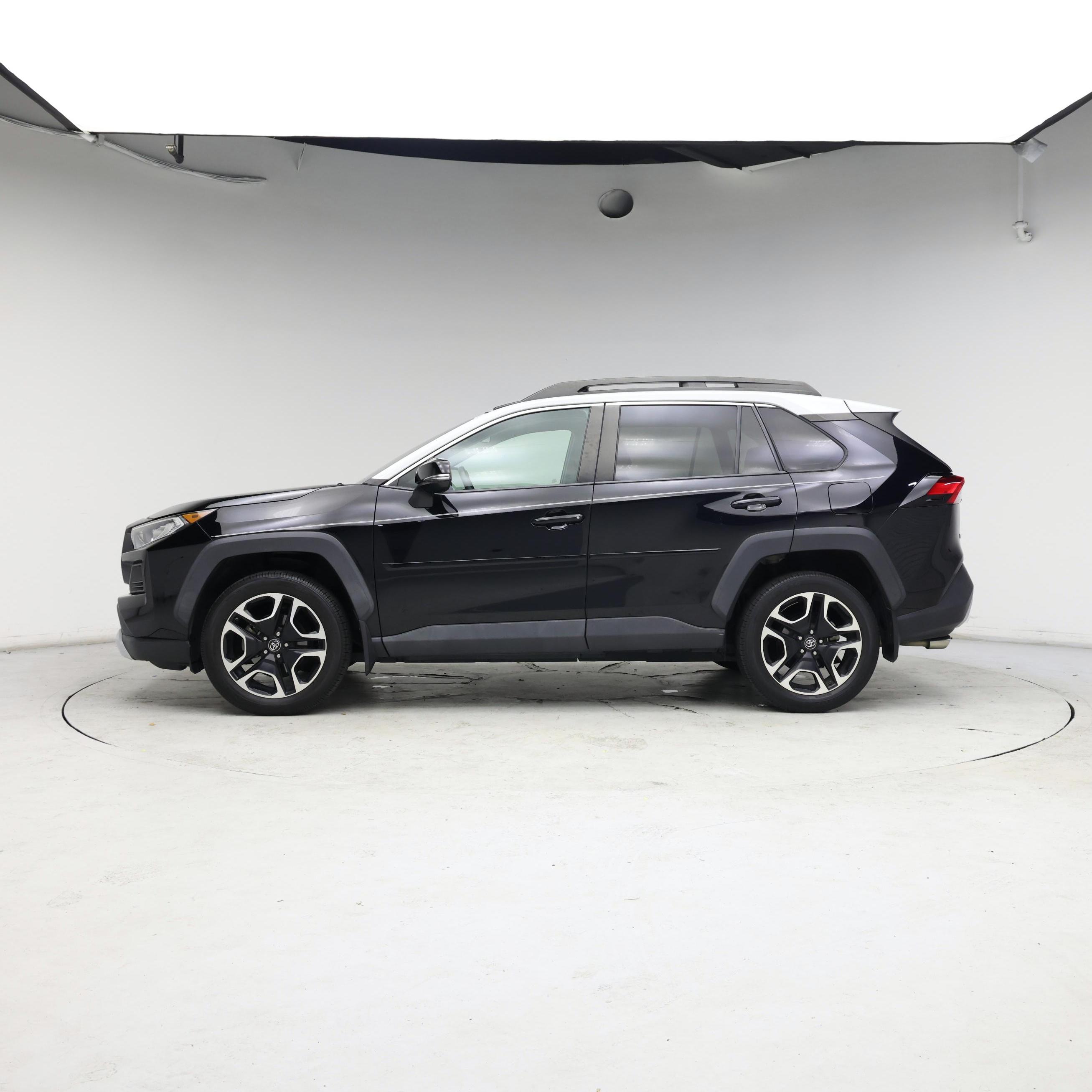 Thumbnail: 2019 Toyota RAV4 - 3