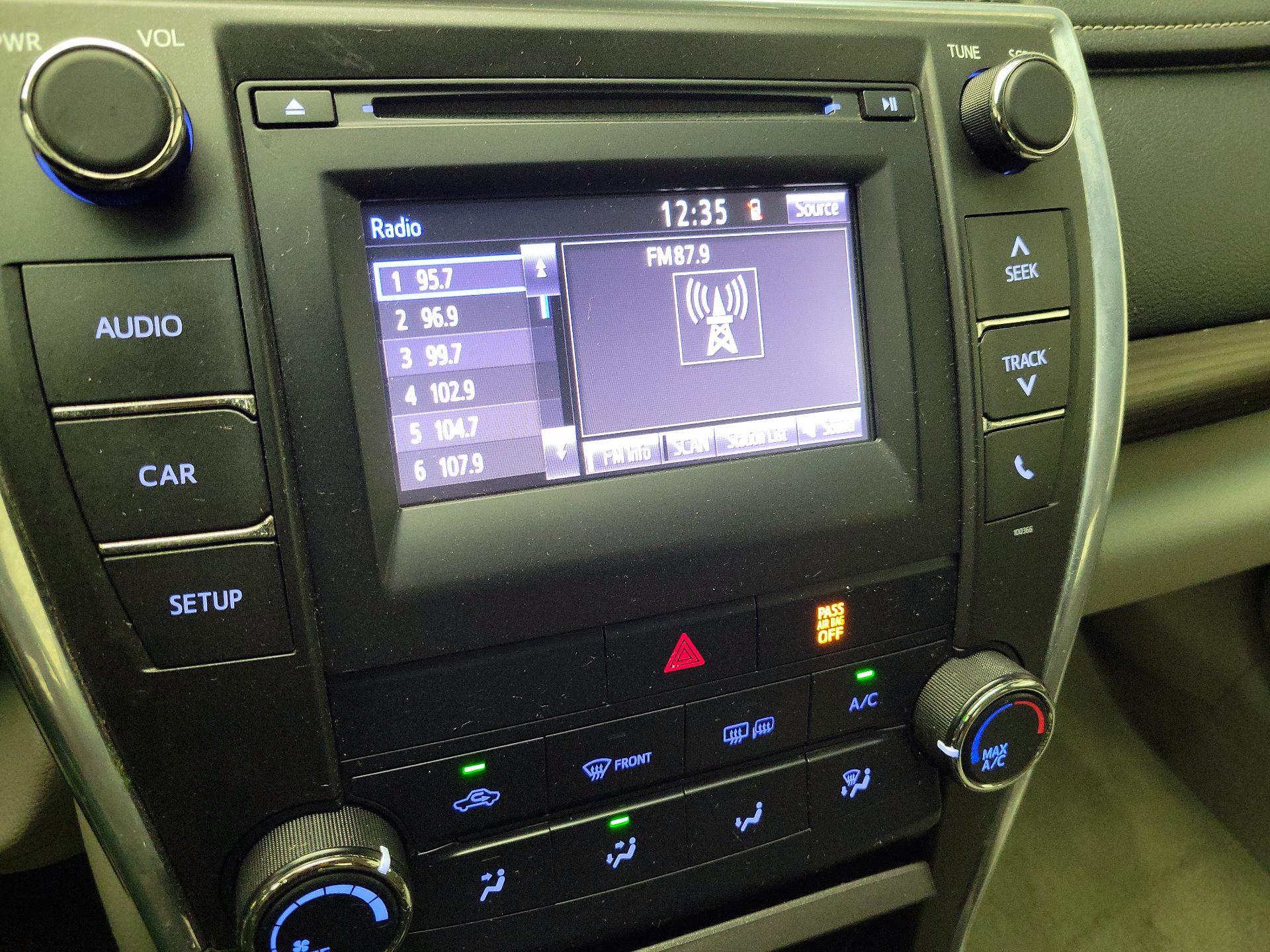Thumbnail: 2015 Toyota Camry - 14