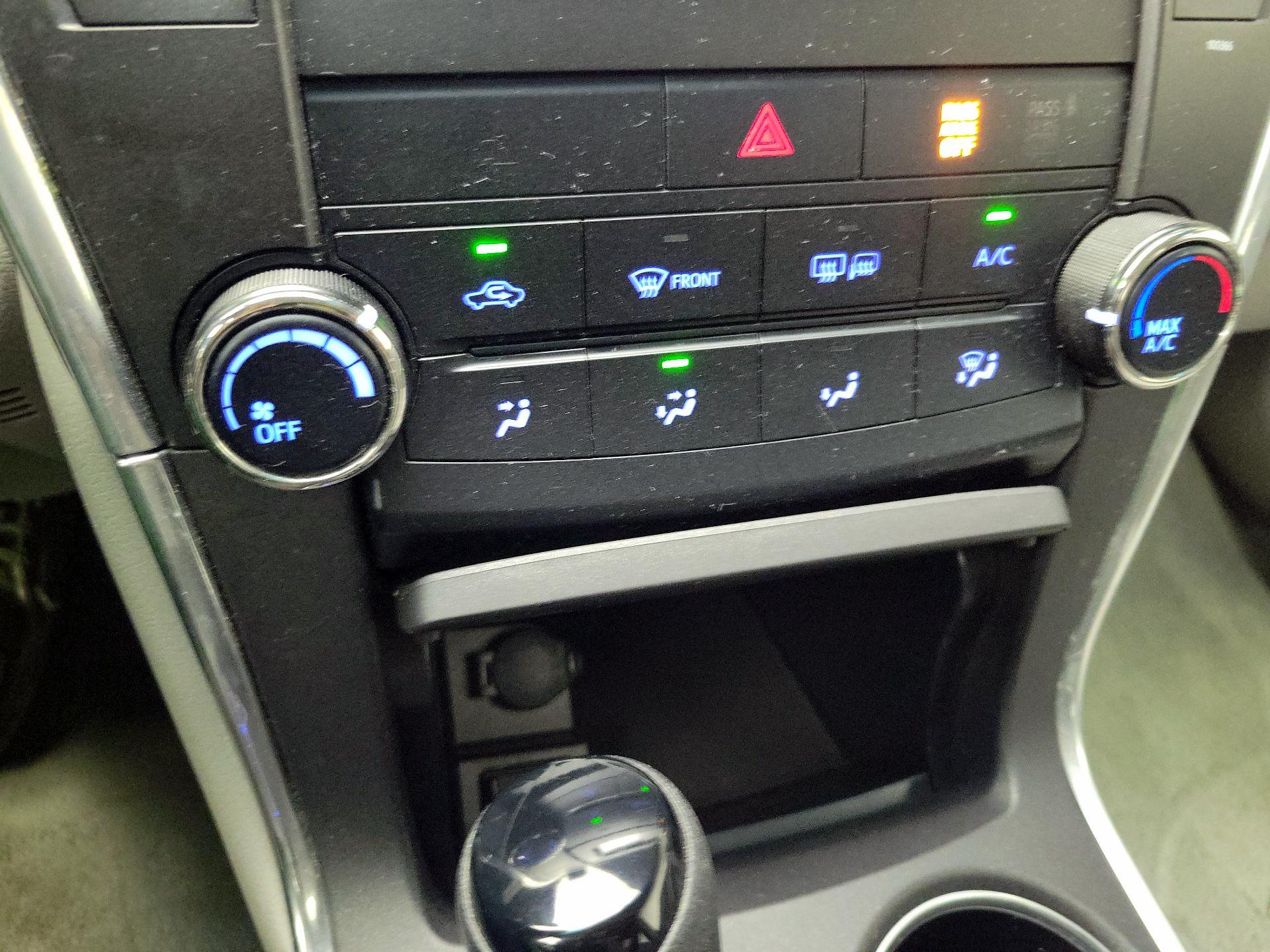 Thumbnail: 2015 Toyota Camry - 15