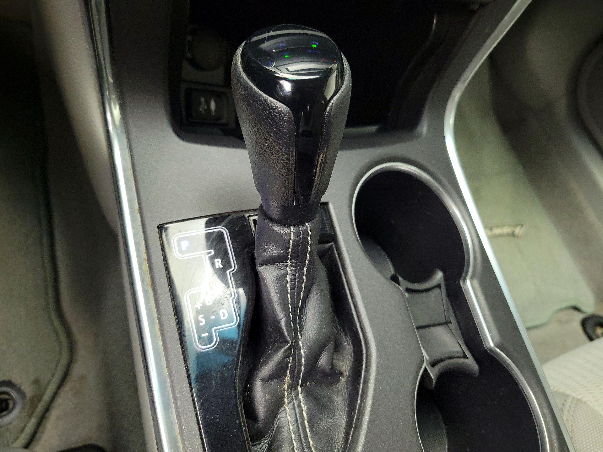 Thumbnail: 2015 Toyota Camry - 16
