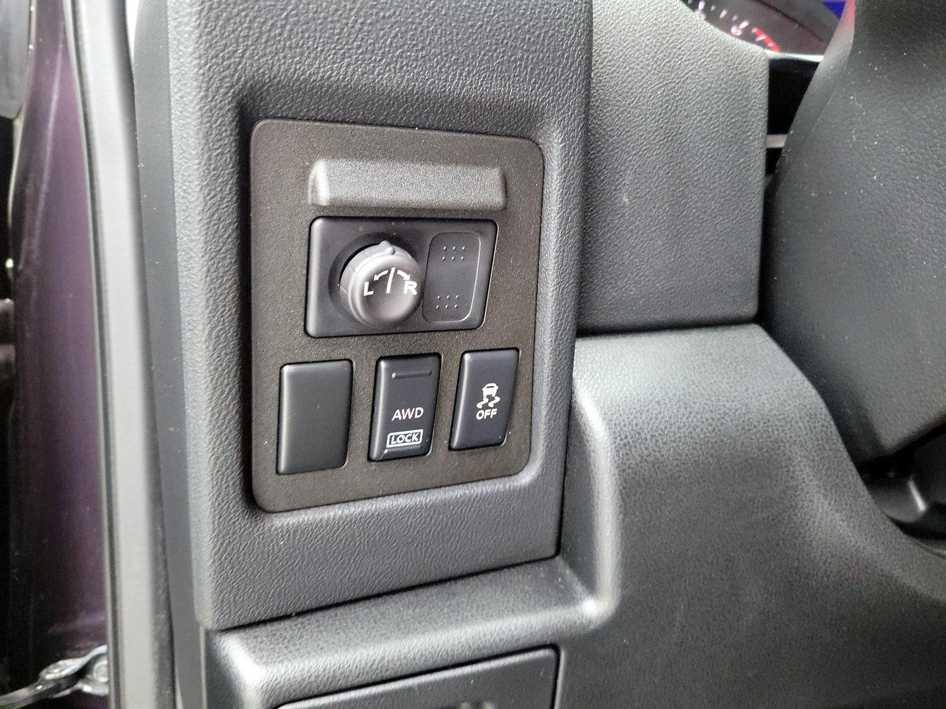 Thumbnail: 2013 Nissan Rogue - 13