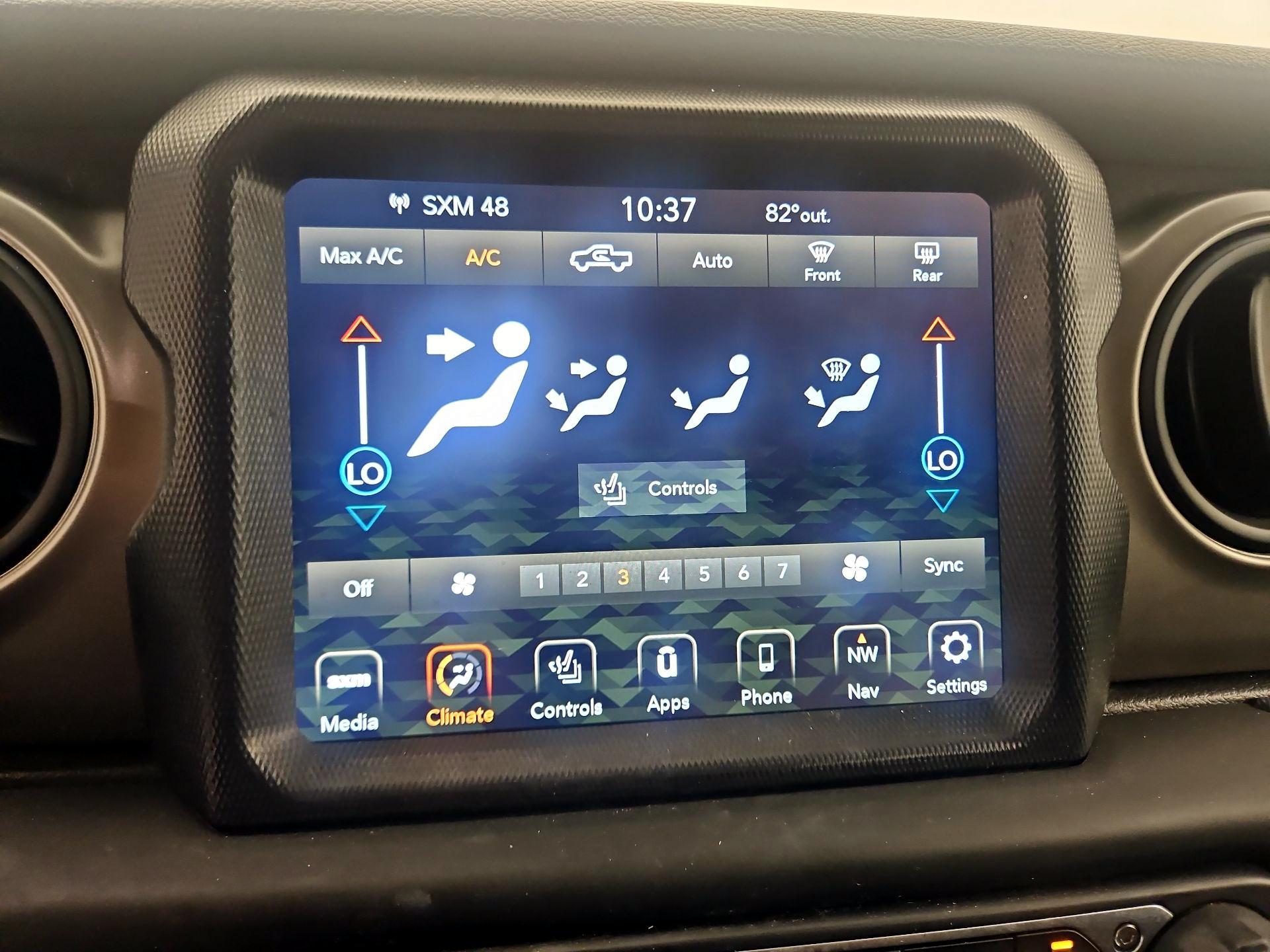Thumbnail: 2021 Jeep Gladiator - 17