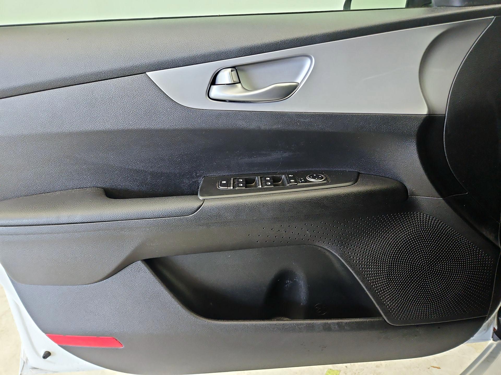 Thumbnail: 2023 Kia Forte - 12
