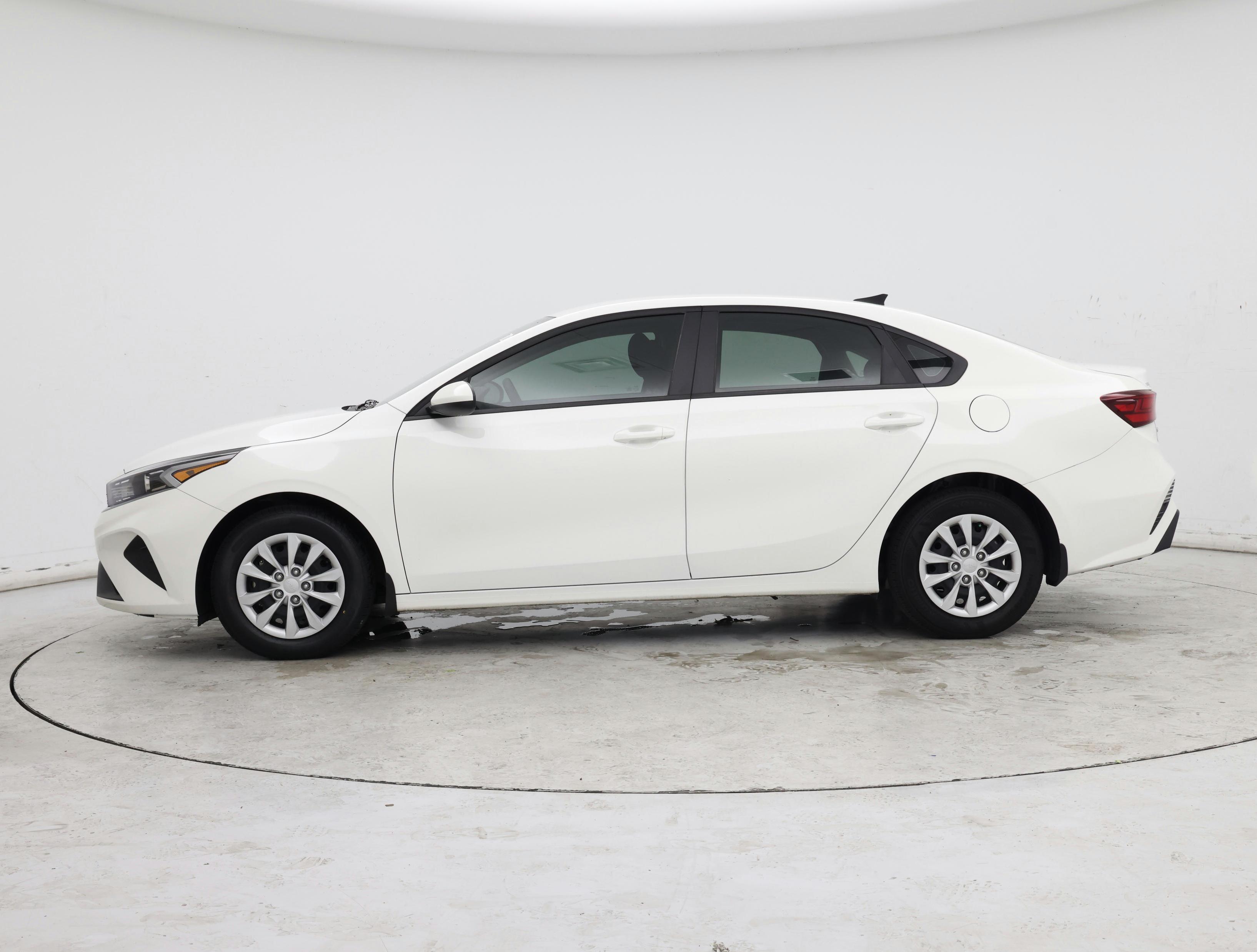 Thumbnail: 2023 Kia Forte - 3