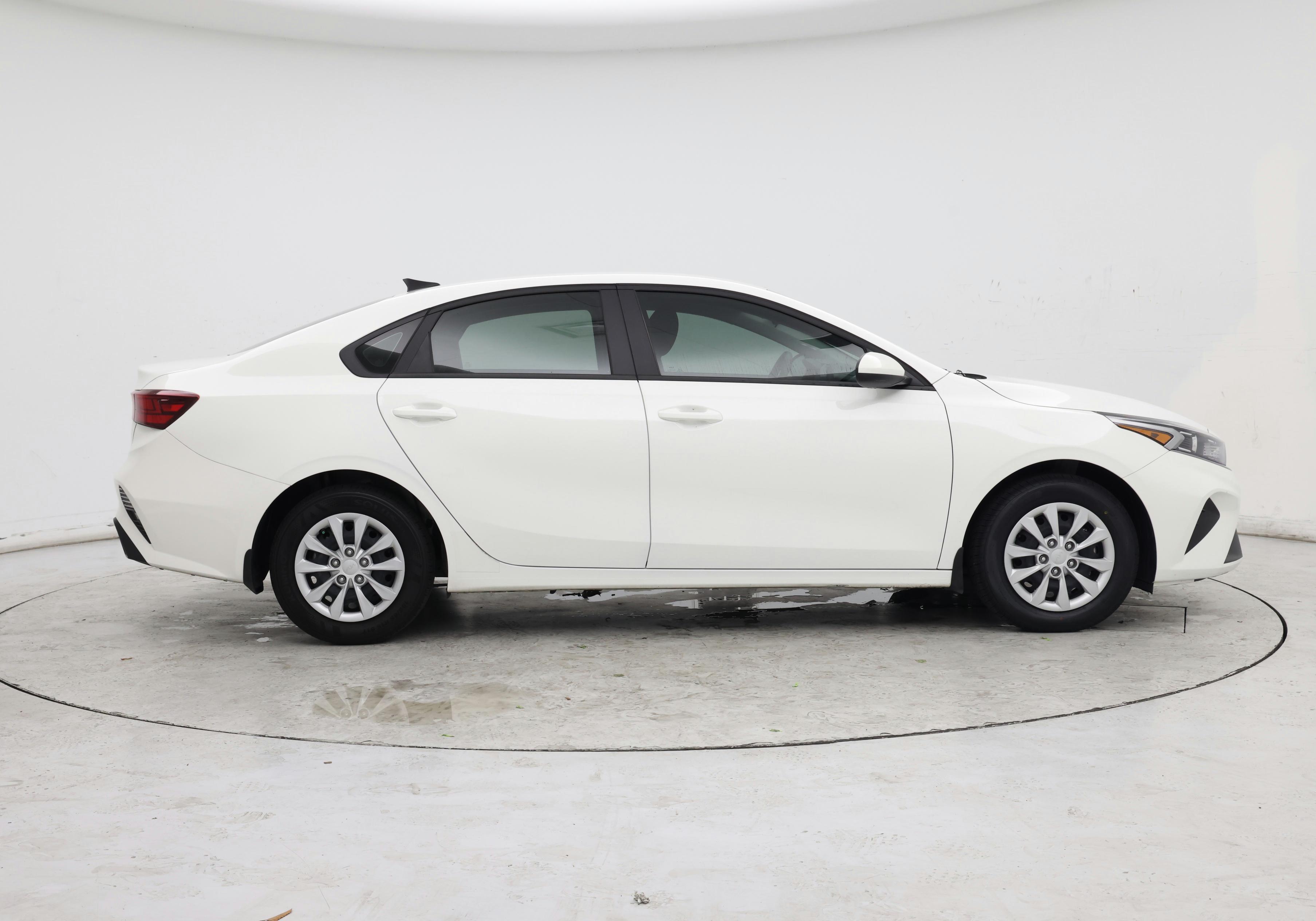 Thumbnail: 2023 Kia Forte - 7
