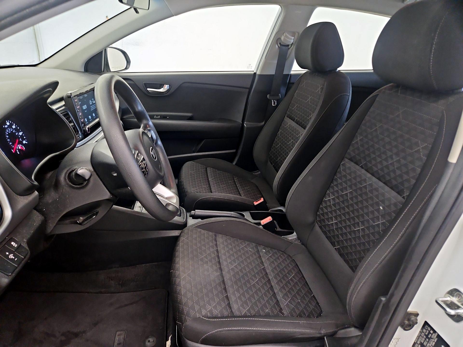 Thumbnail: 2020 Kia Rio - 11