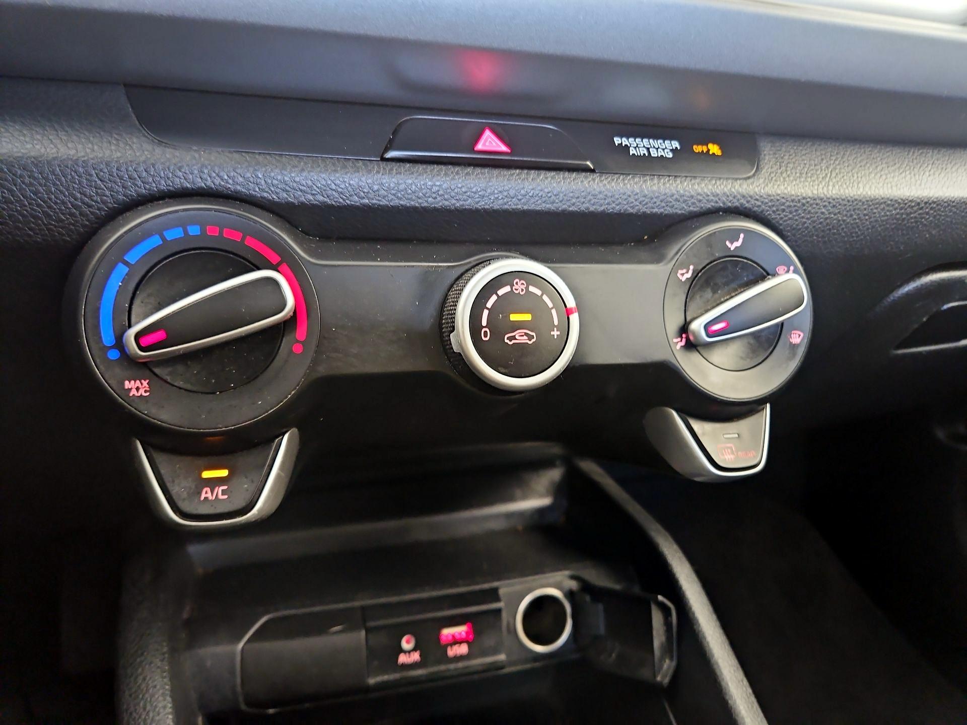 Thumbnail: 2020 Kia Rio - 16