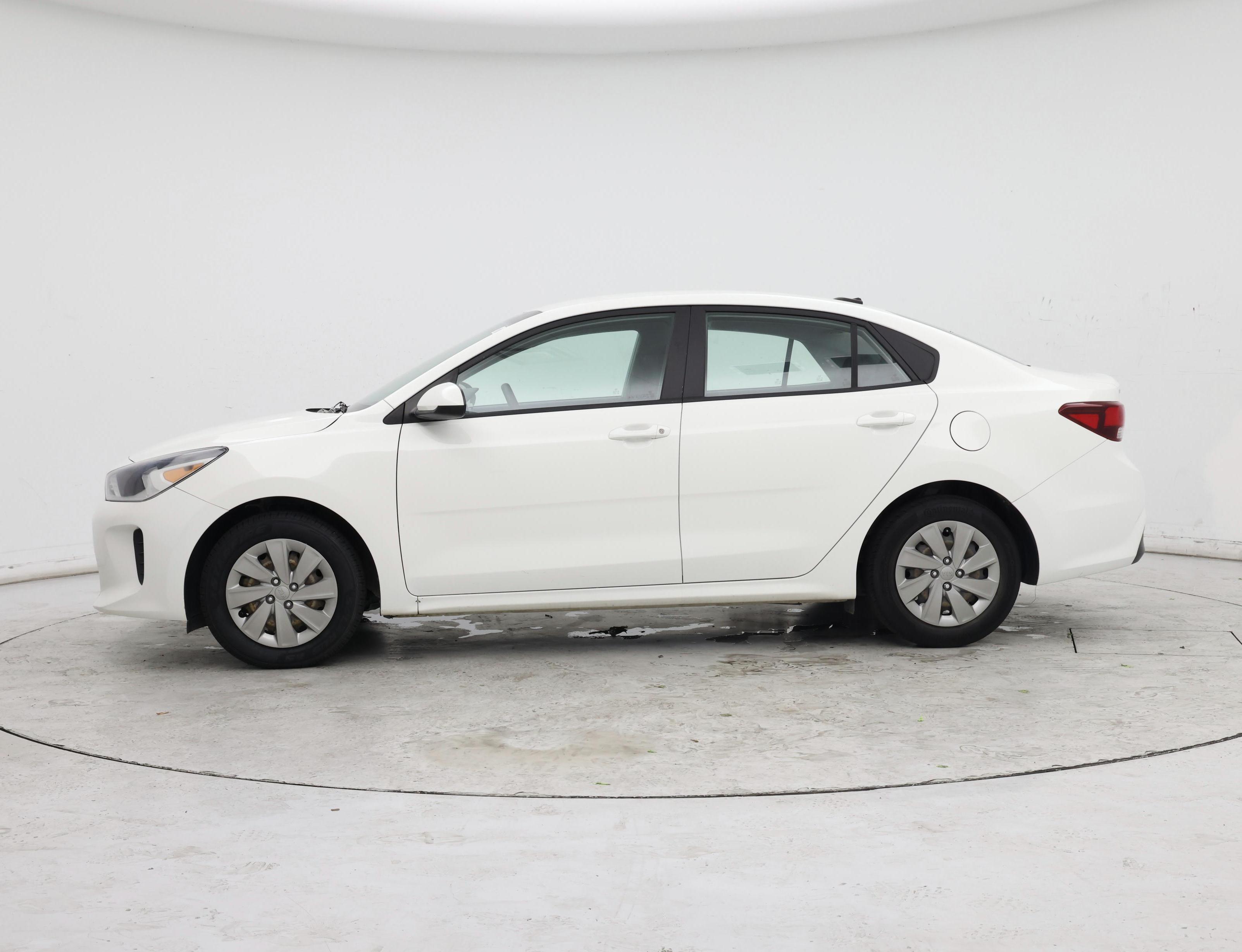 Thumbnail: 2020 Kia Rio - 3