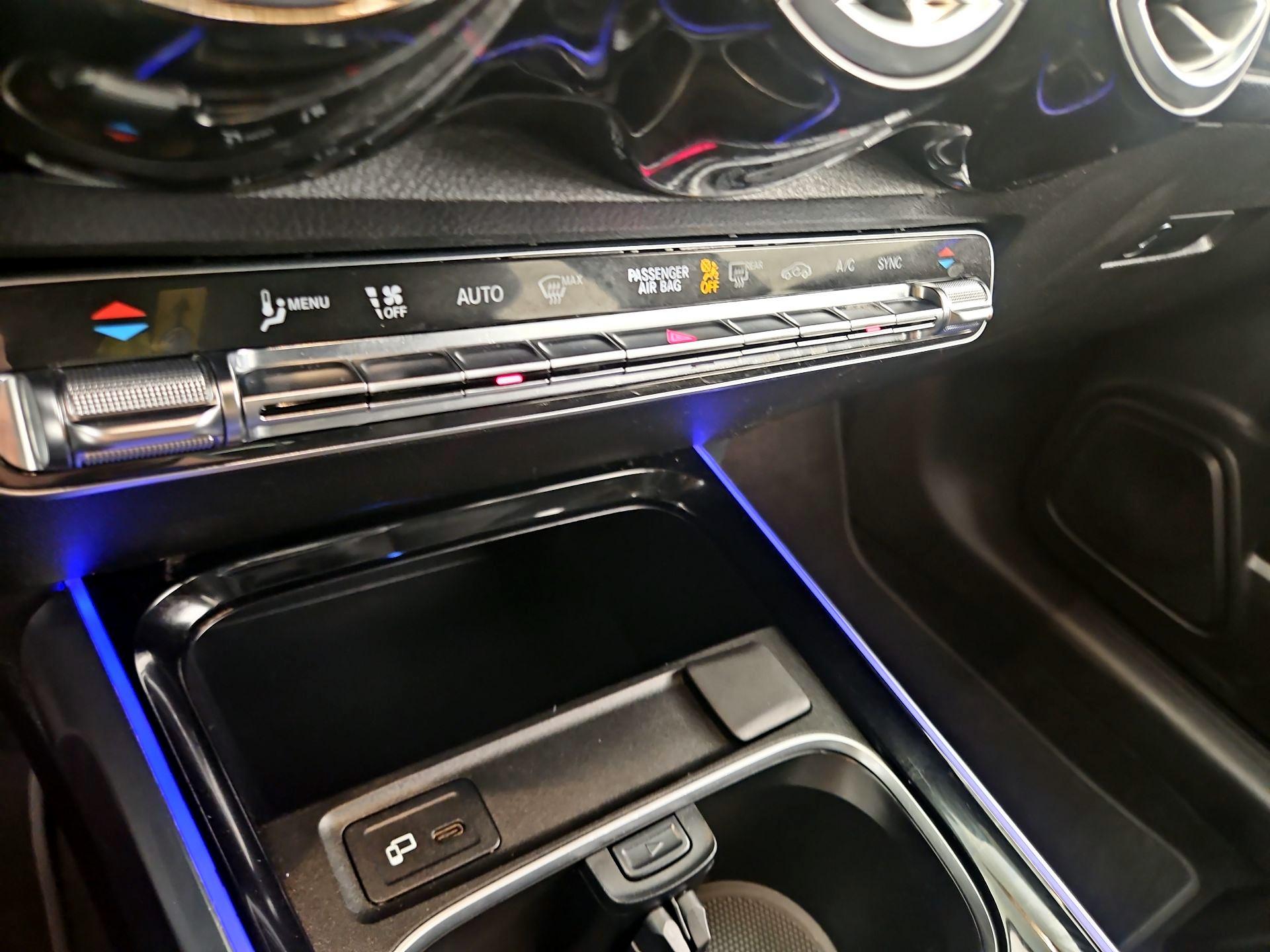 Thumbnail: 2020 Mercedes-Benz GLB - 16