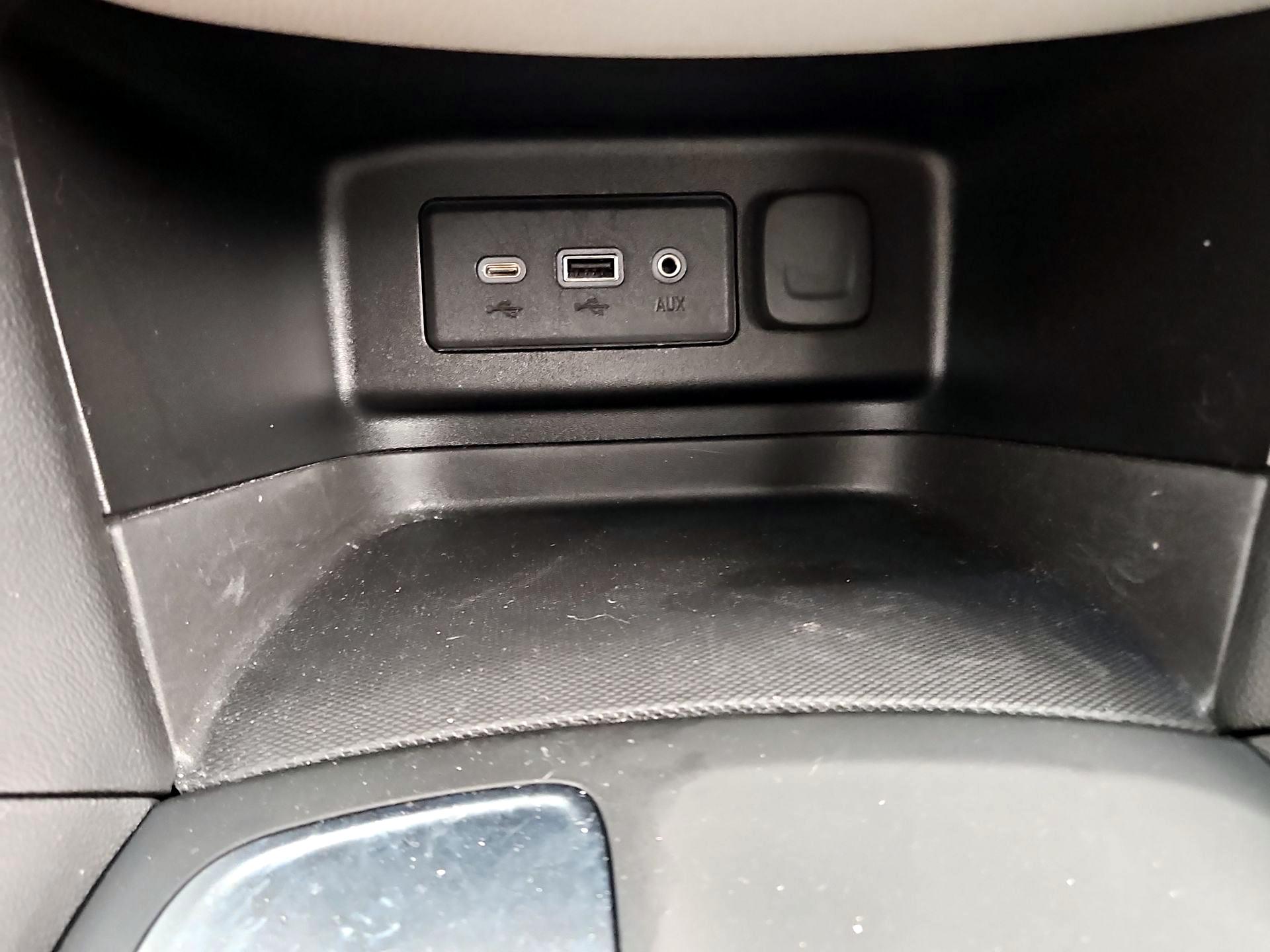 Thumbnail: 2021 Chevrolet Equinox - 18