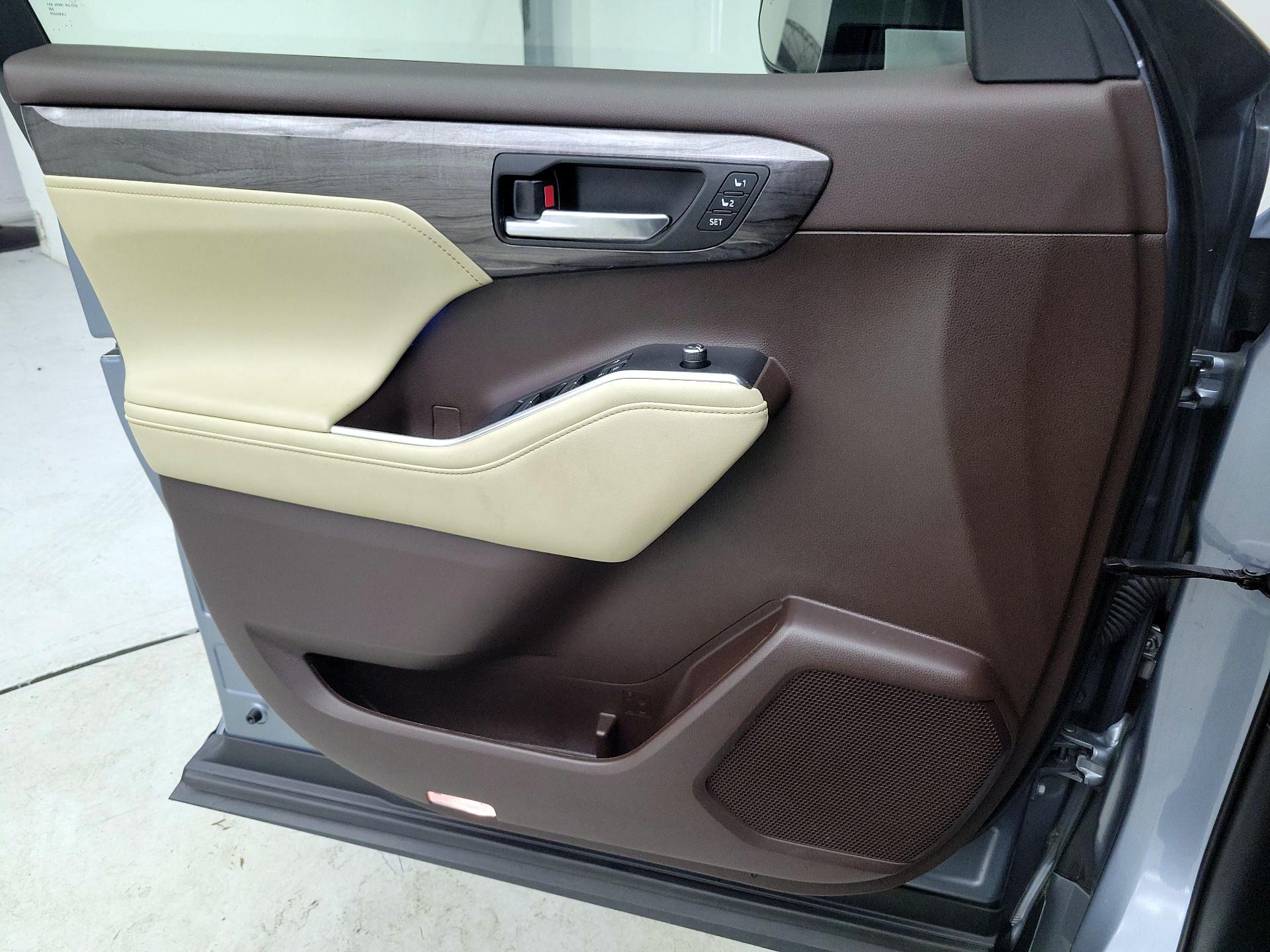 Thumbnail: 2021 Toyota Highlander - 12