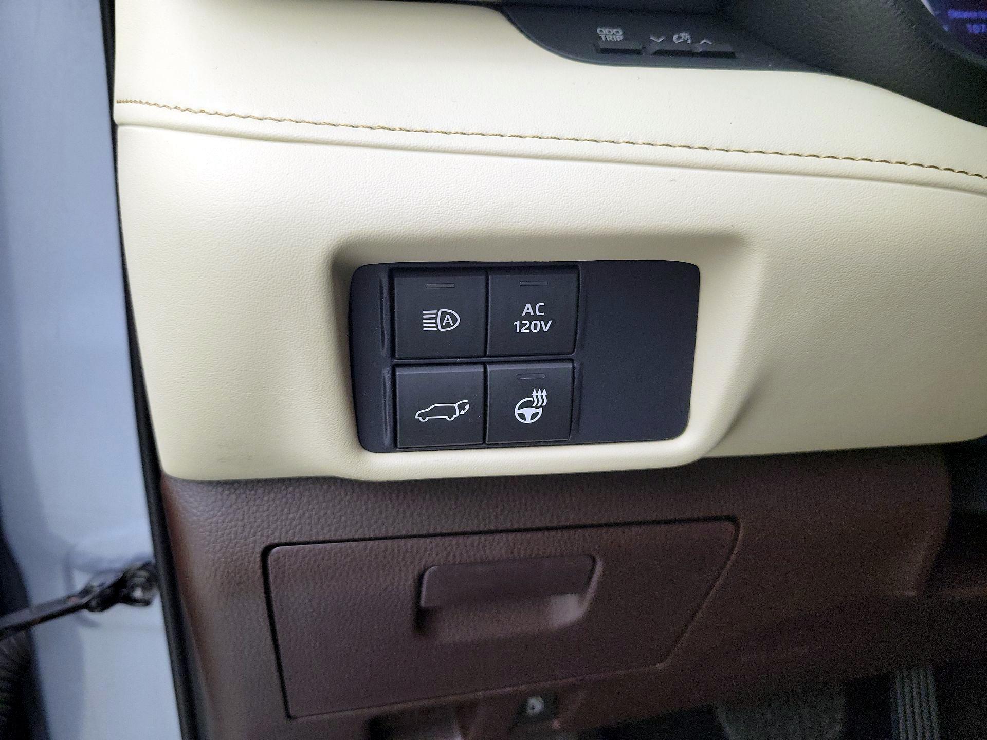 Thumbnail: 2021 Toyota Highlander - 13