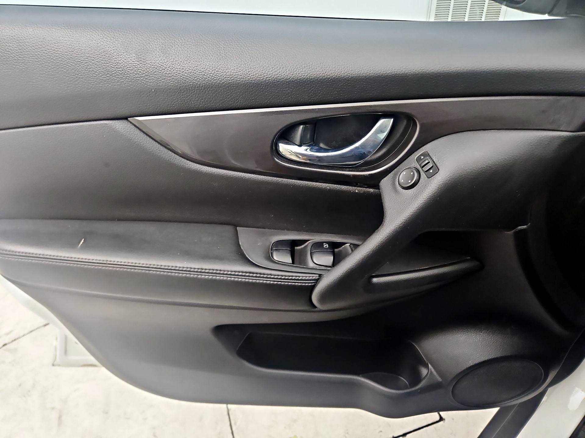 Thumbnail: 2020 Nissan Rogue - 12