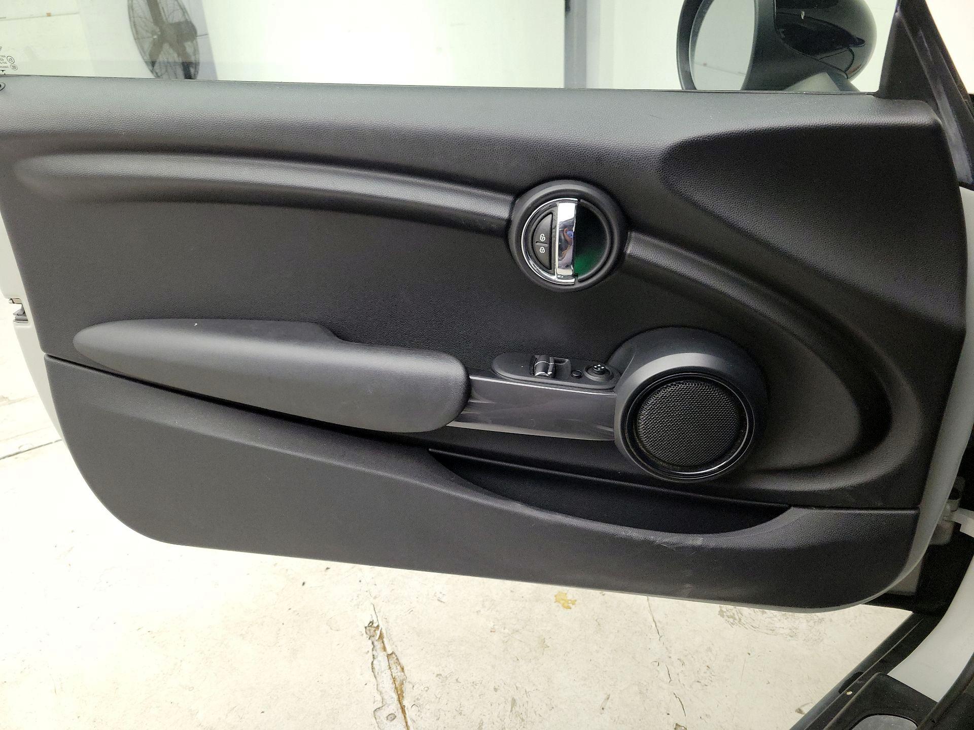 Thumbnail: 2015 MINI Cooper Hardtop - 12