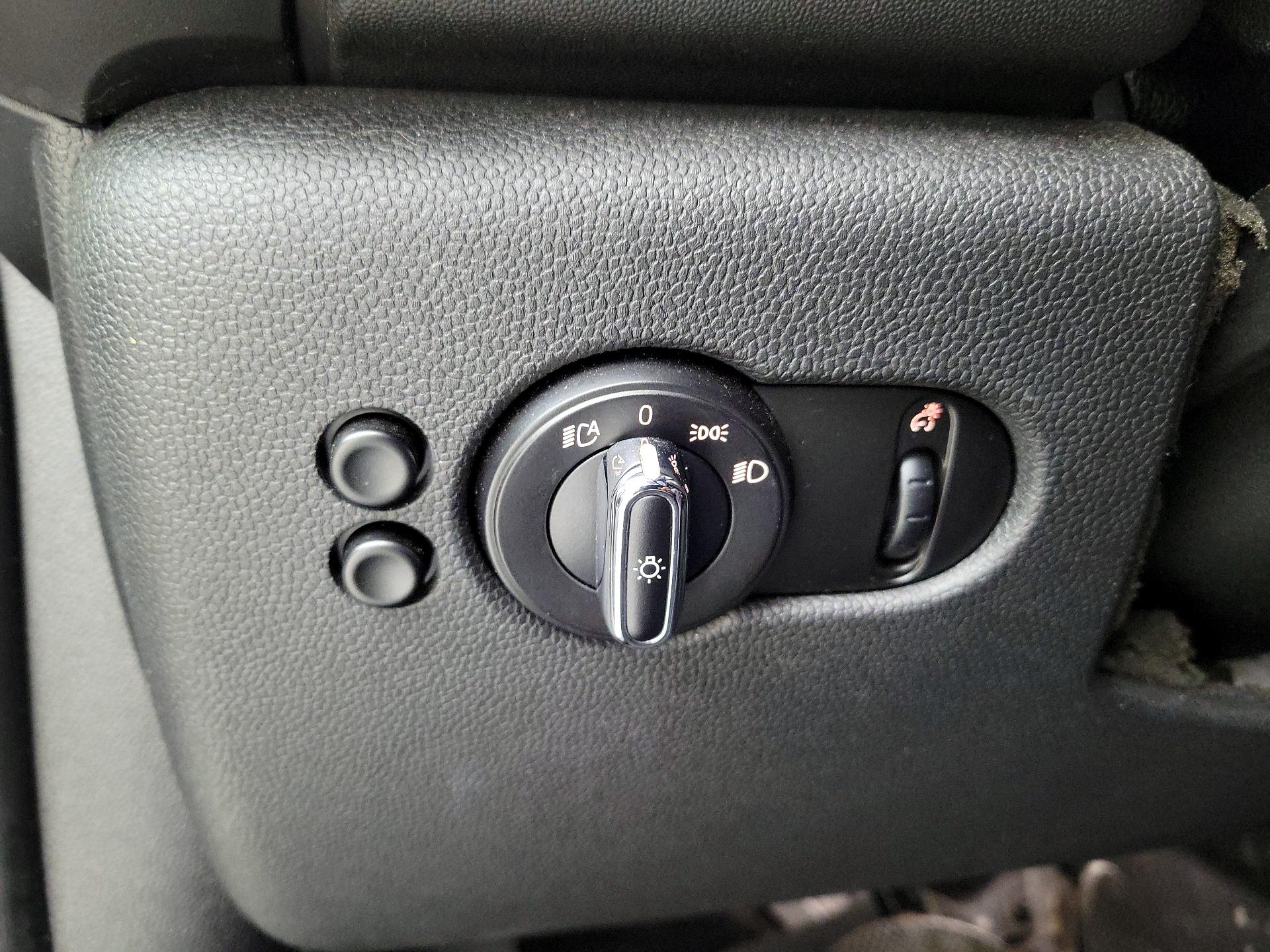 Thumbnail: 2015 MINI Cooper Hardtop - 13