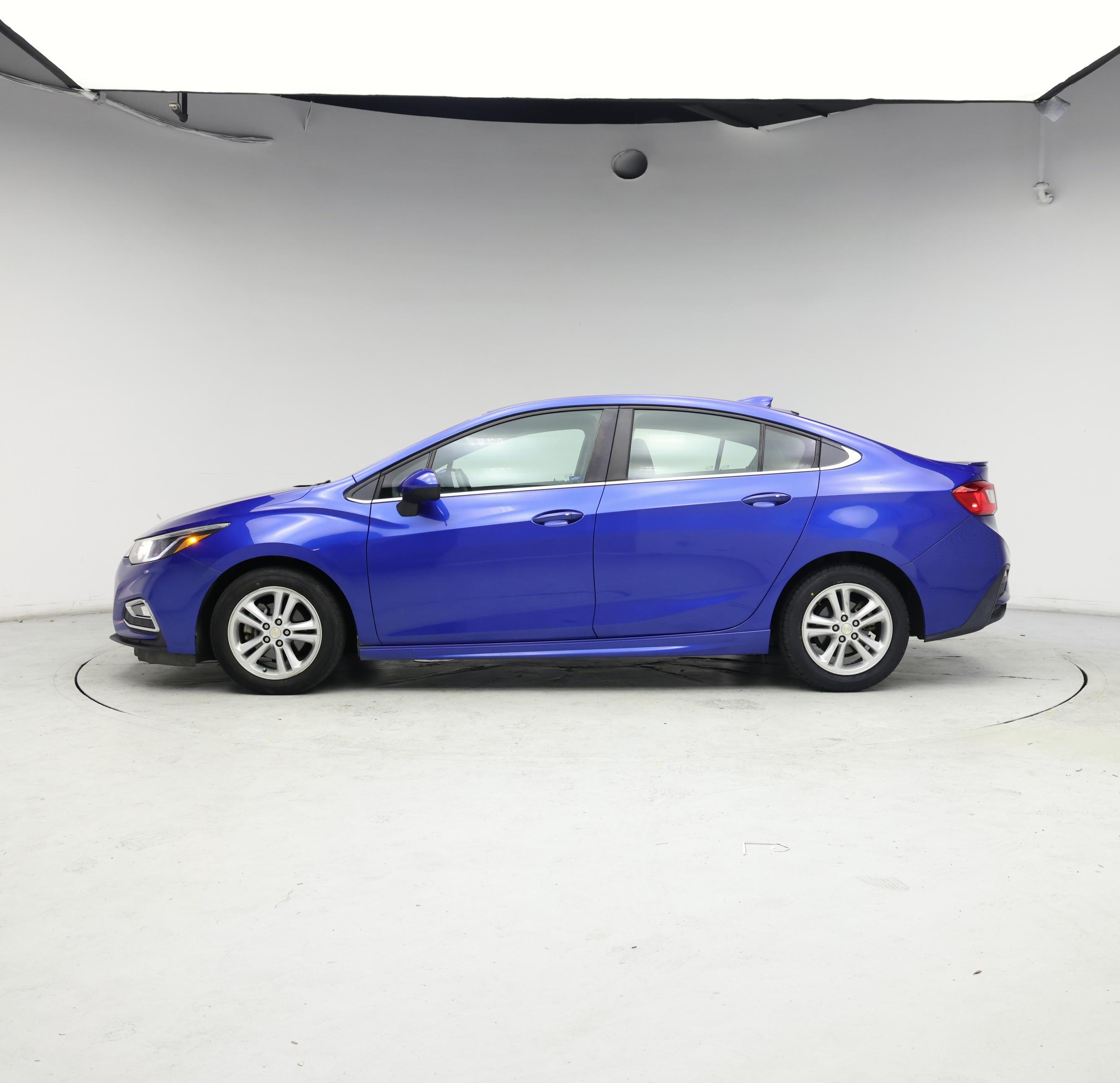Thumbnail: 2017 Chevrolet Cruze - 3