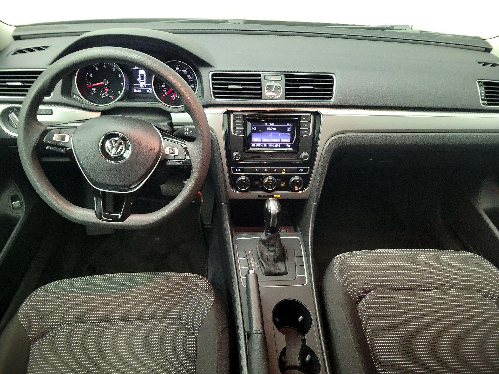 Thumbnail: 2016 Volkswagen Passat - 9