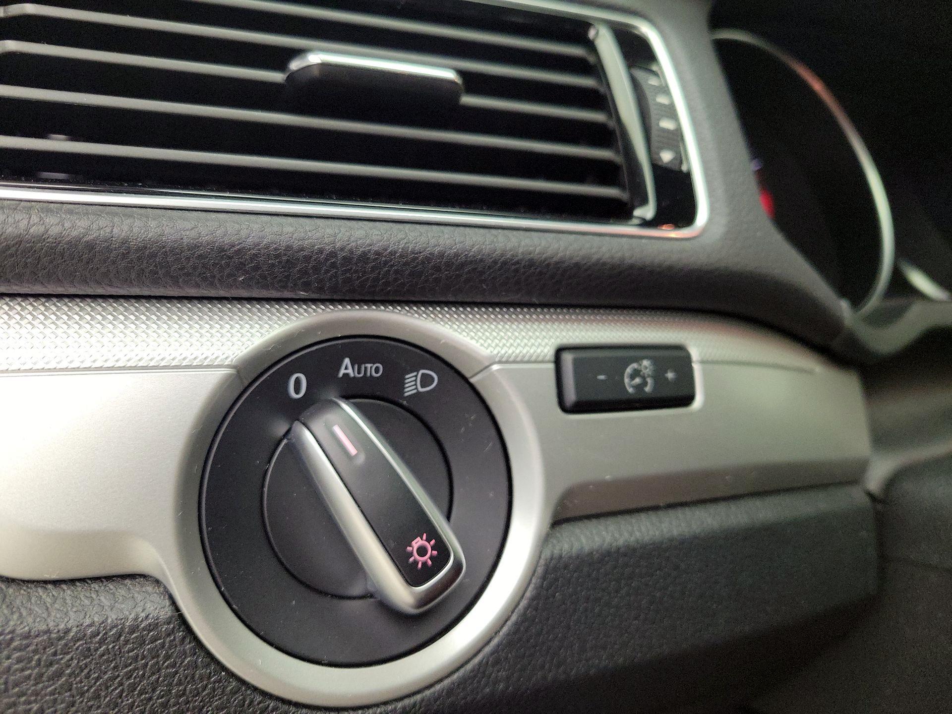 Thumbnail: 2016 Volkswagen Passat - 13