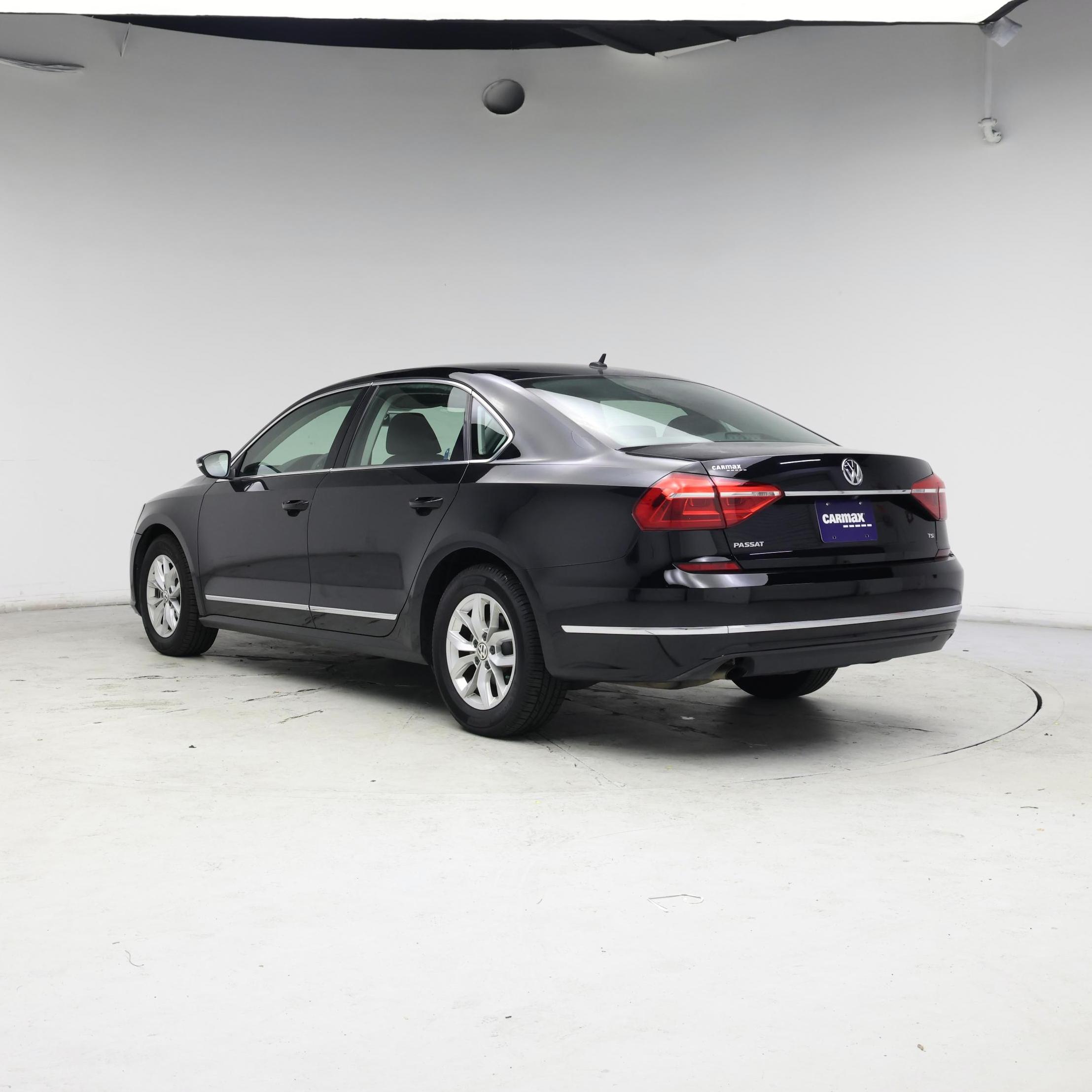 Thumbnail: 2016 Volkswagen Passat - 2
