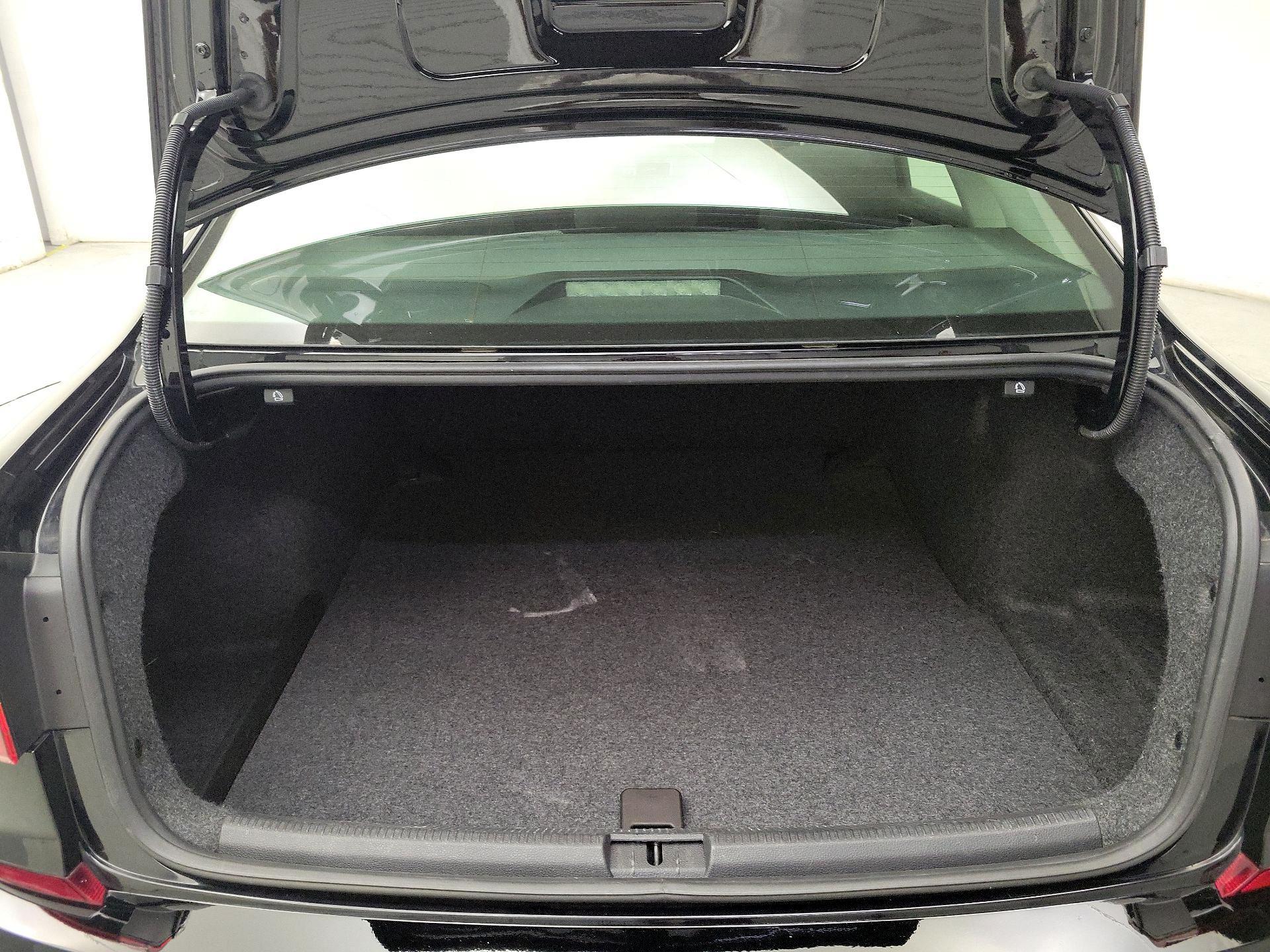 Thumbnail: 2016 Volkswagen Passat - 20