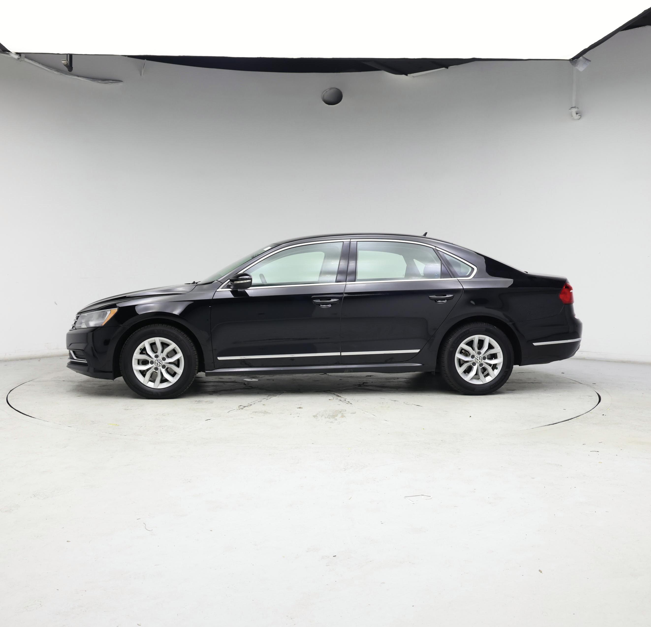 Thumbnail: 2016 Volkswagen Passat - 3