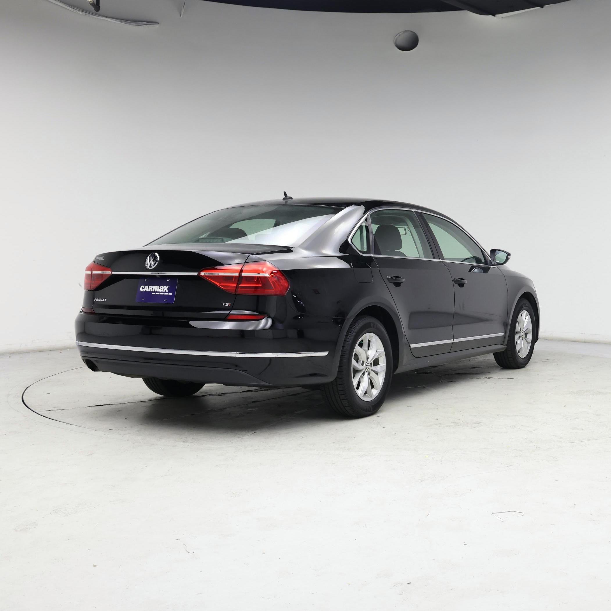 Thumbnail: 2016 Volkswagen Passat - 8